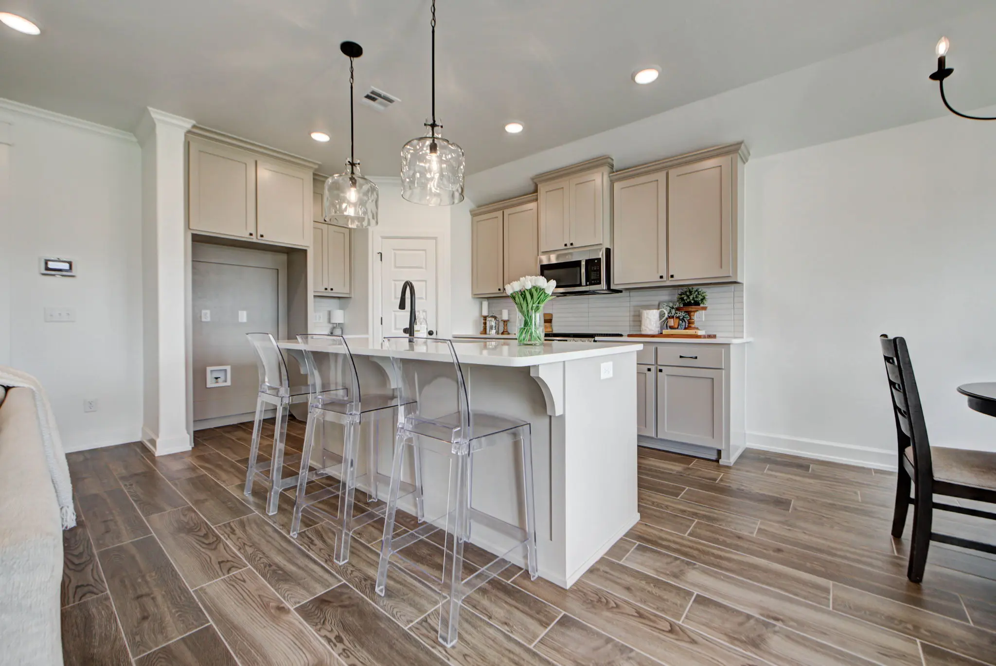 Plum Beach - Interior Photo 11