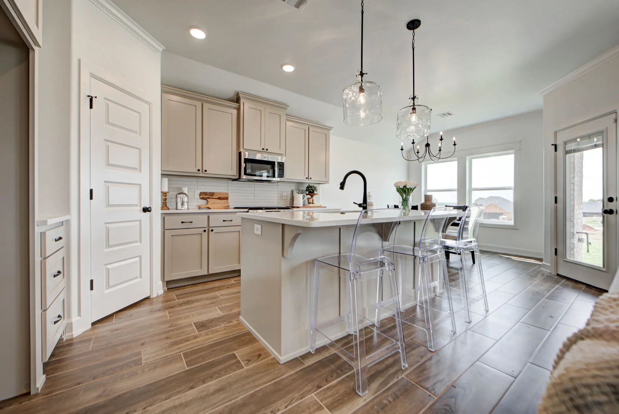 Plum Beach - Interior Photo 12