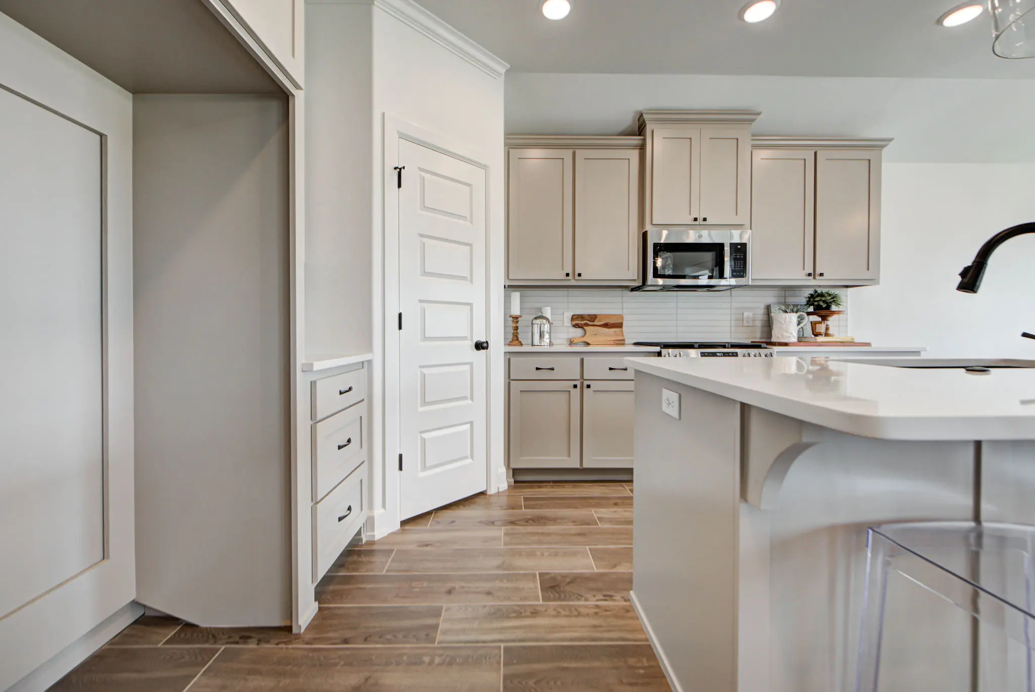 Plum Beach - Interior Photo 13