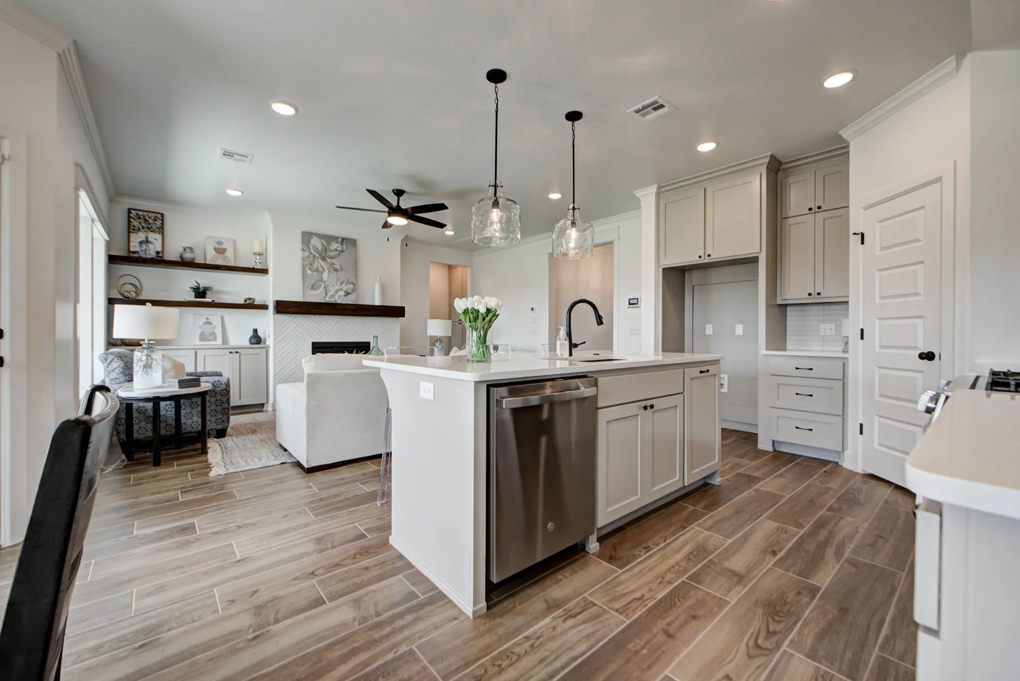 Plum Beach - Interior Photo 14