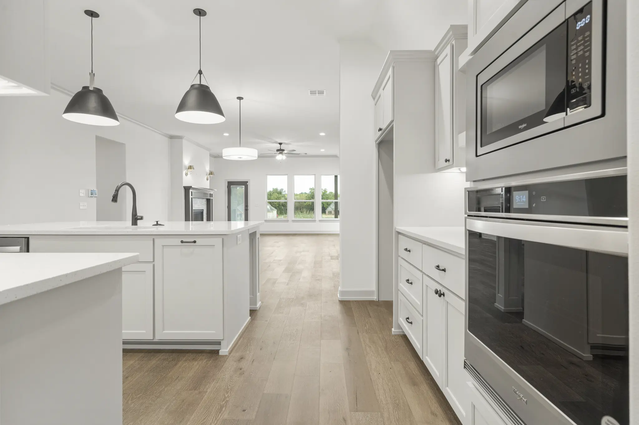 Juniper - Interior Photo 12