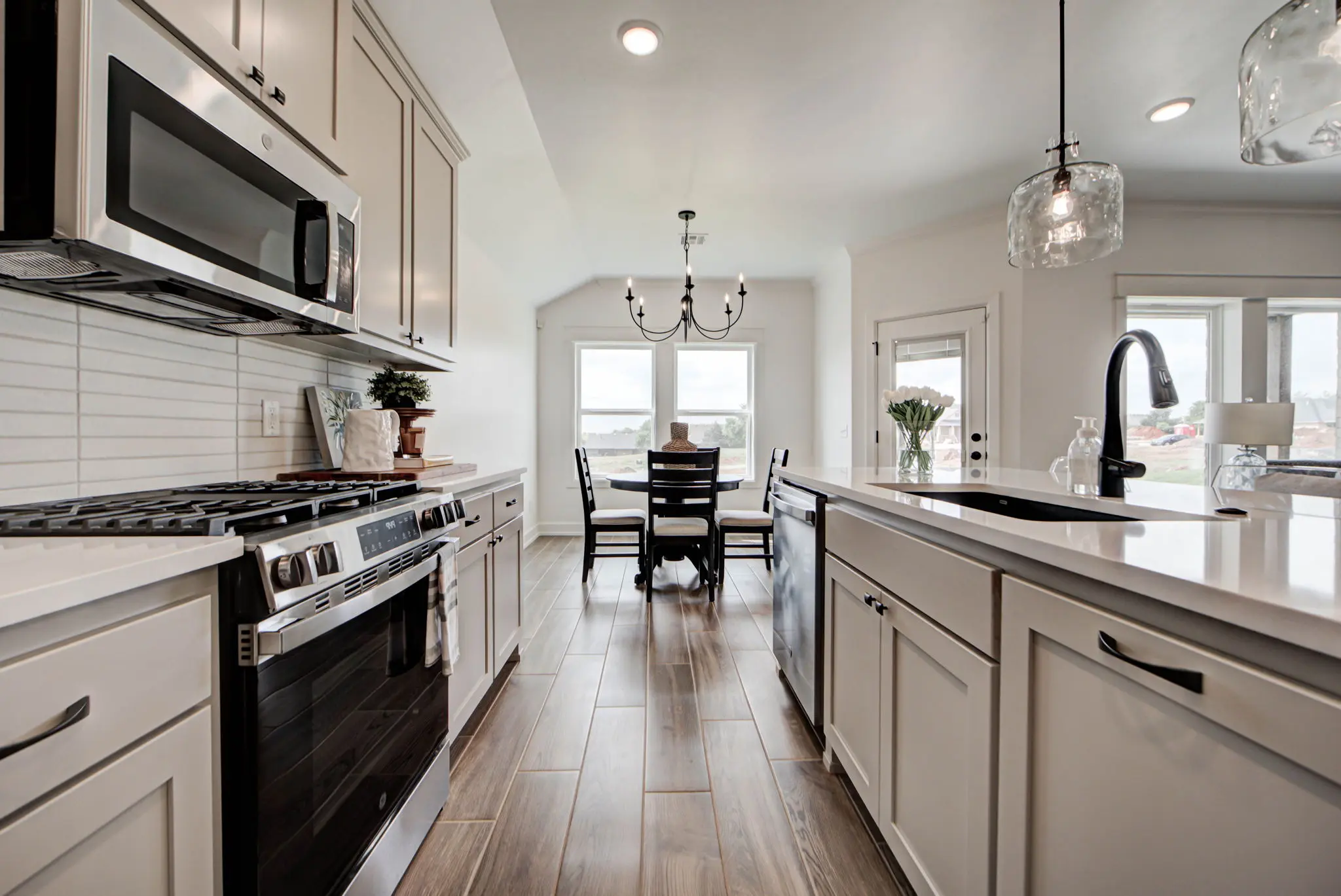 Plum Beach - Interior Photo 18