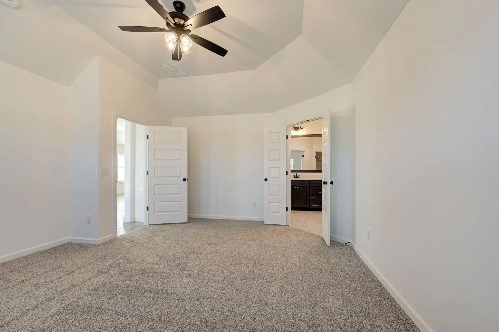 Boston - Interior Photo 22