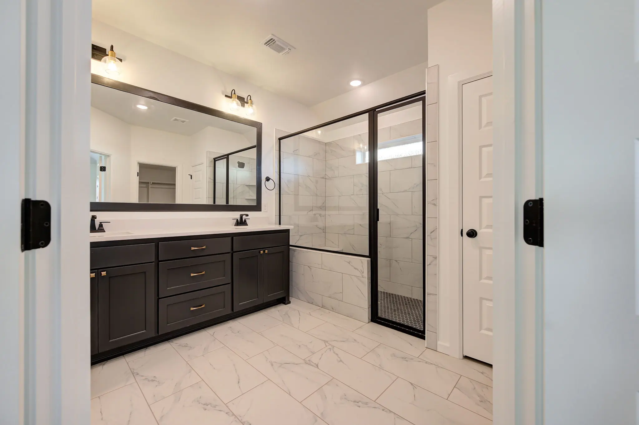 Boston - Interior Photo 23