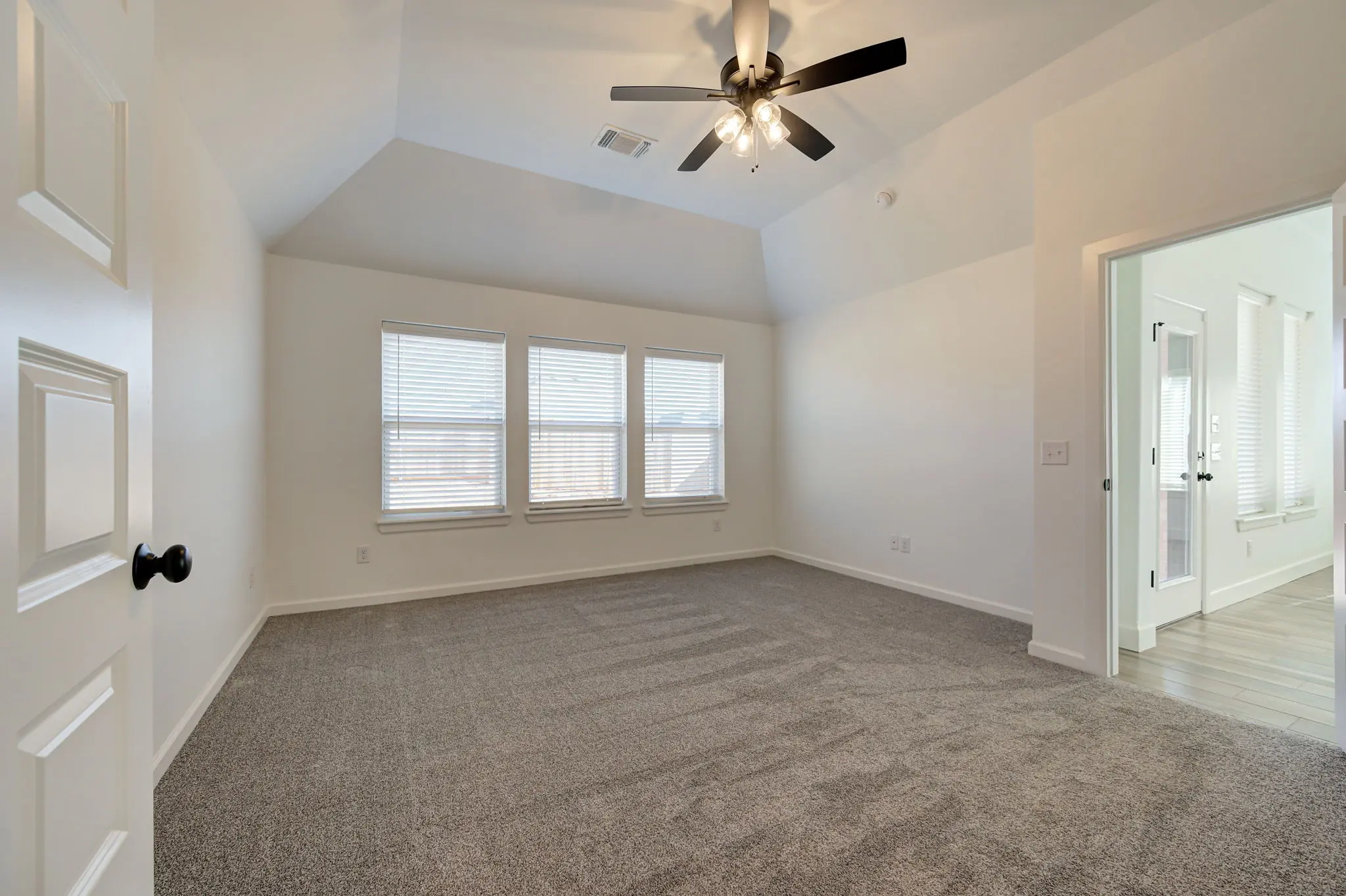 Boston - Interior Photo 21