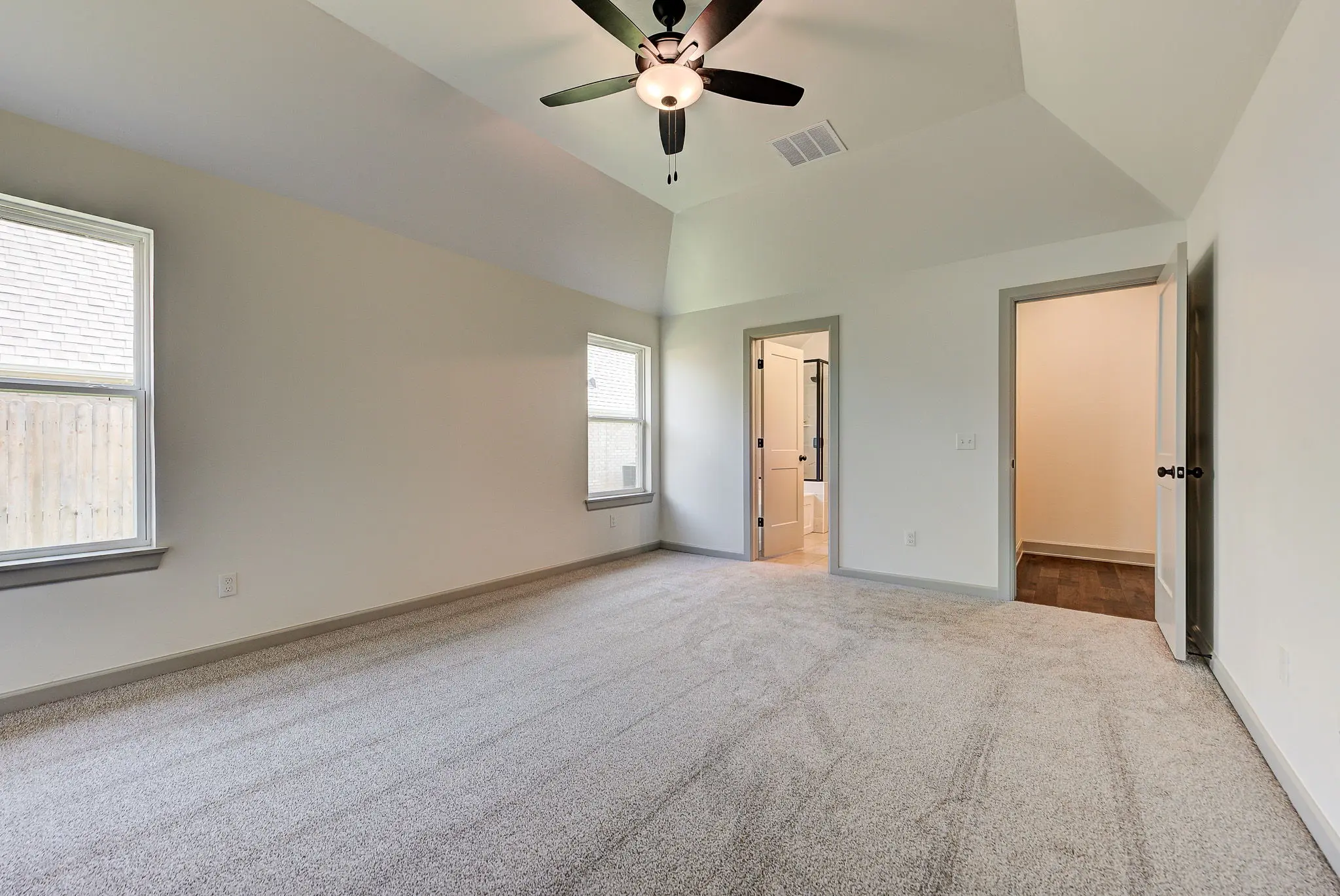 New Haven - Interior Photo 22