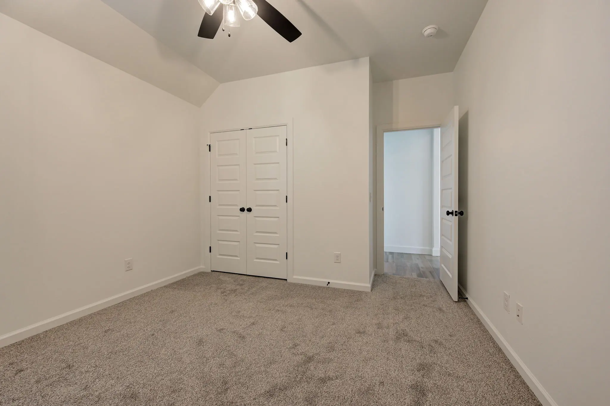 Boston - Interior Photo 29