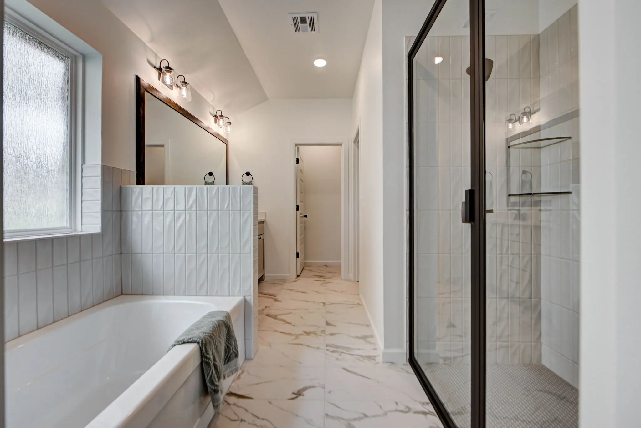Plum Beach - Interior Photo 24