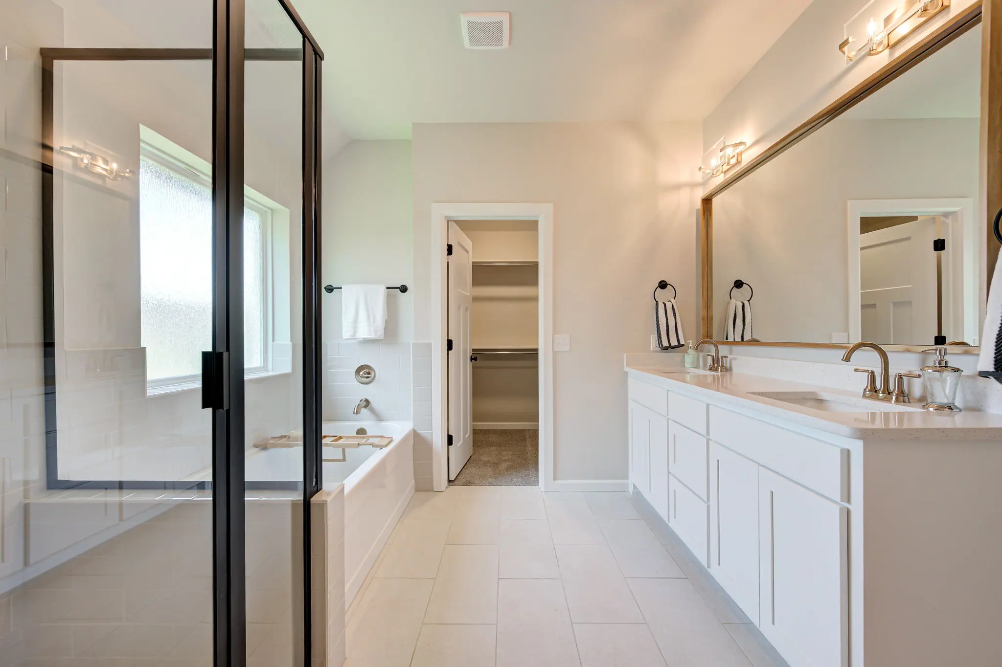Bellevue I - Interior Photo 25