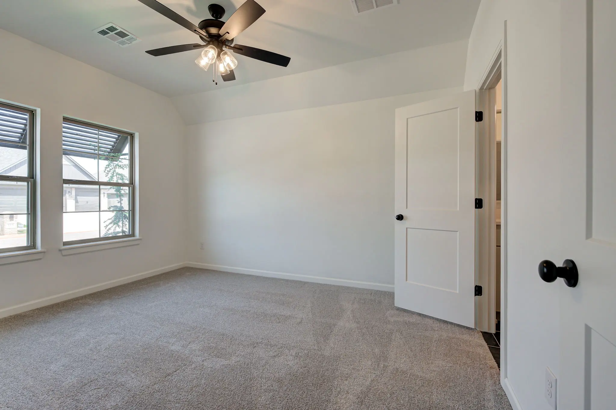 Example of London floor plan - Features and Finishes may vary based on product availability