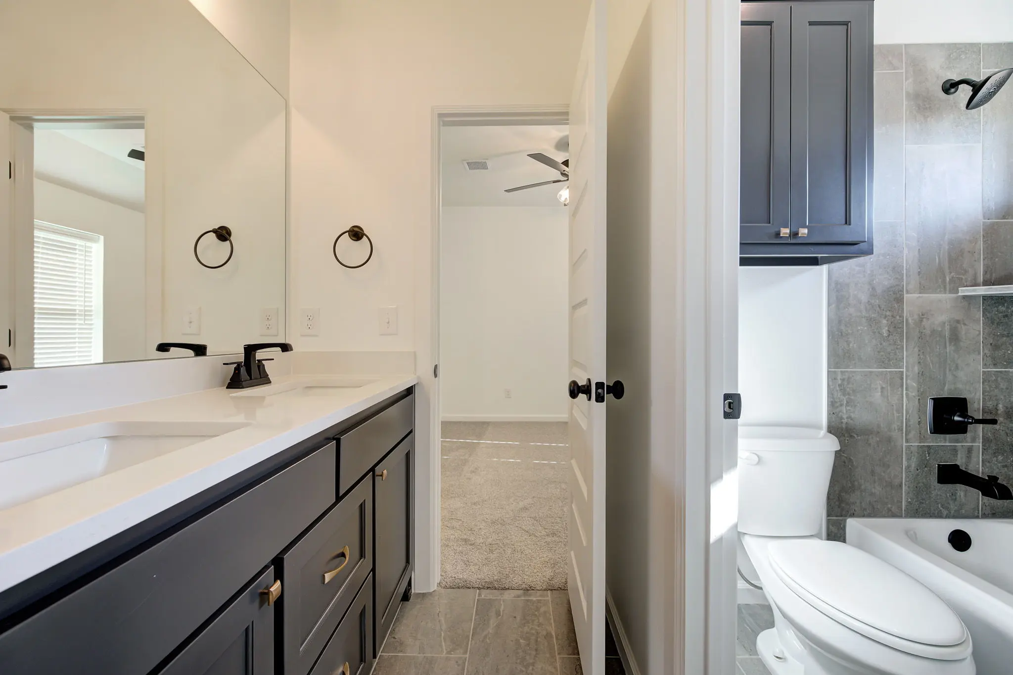 Boston - Interior Photo 32