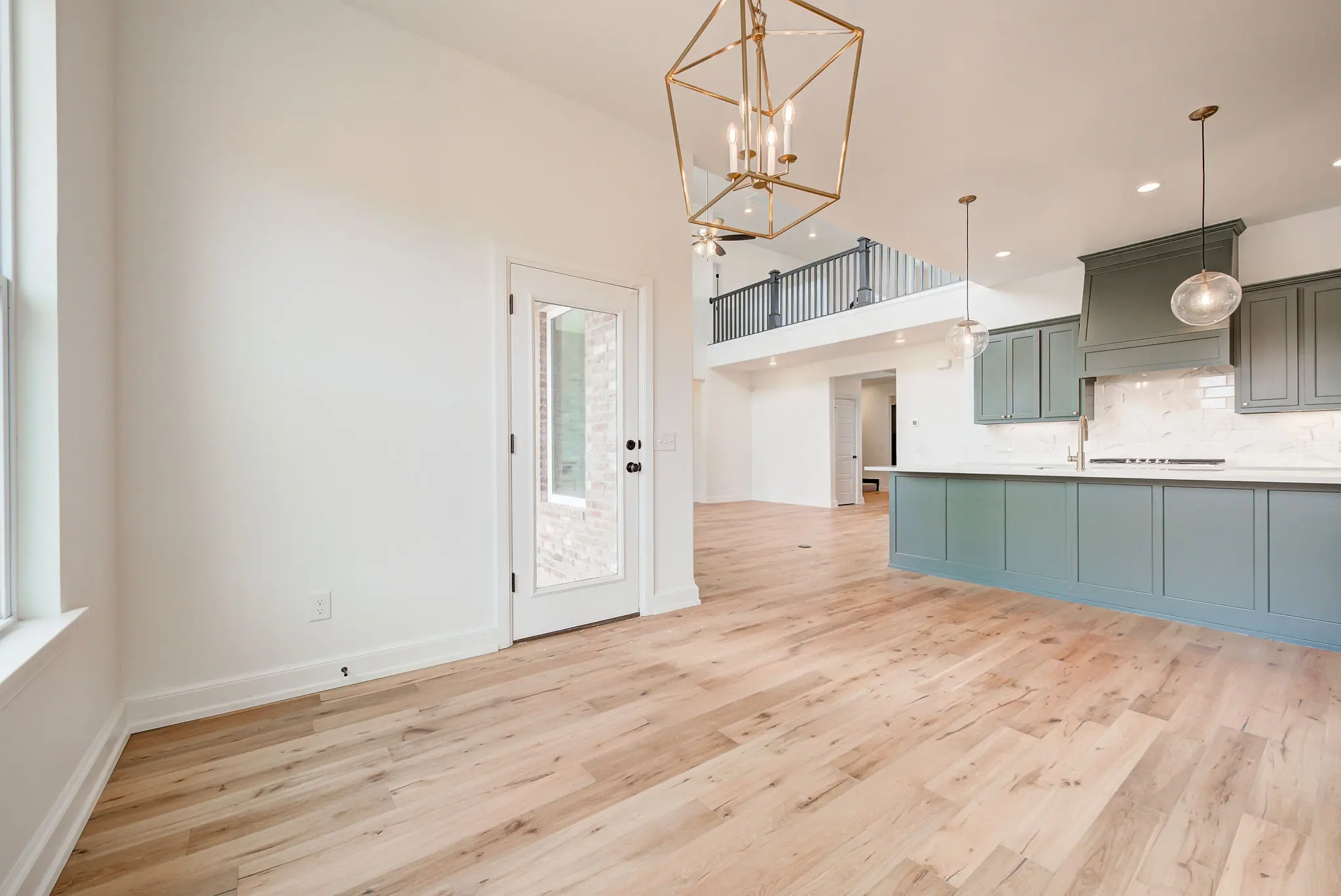 Windmill Point II - Interior Photo 4