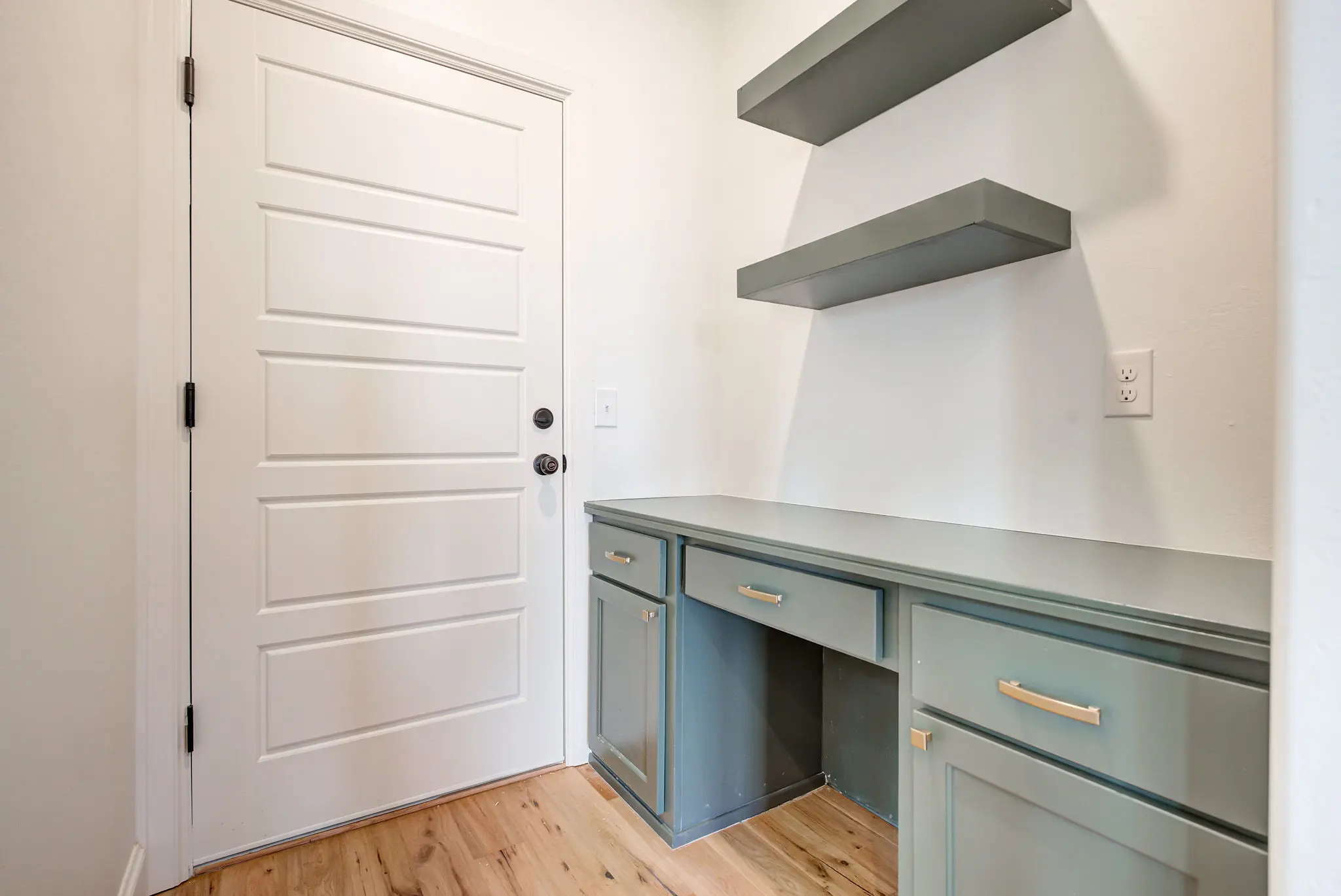 Windmill Point II - Interior Photo 13