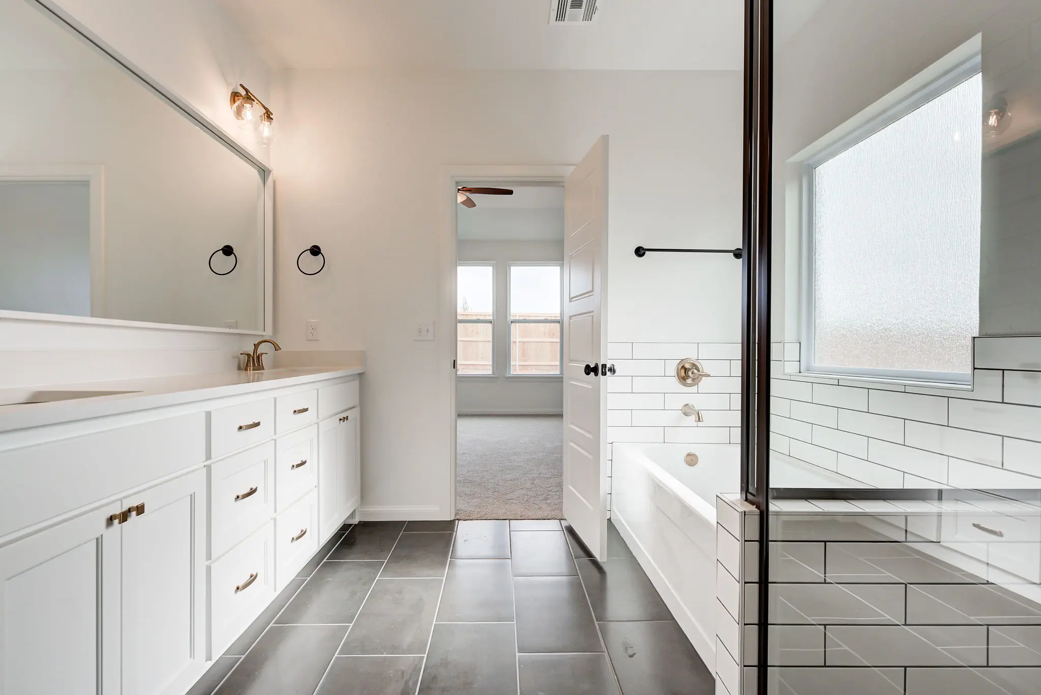 Windmill Point II - Interior Photo 20