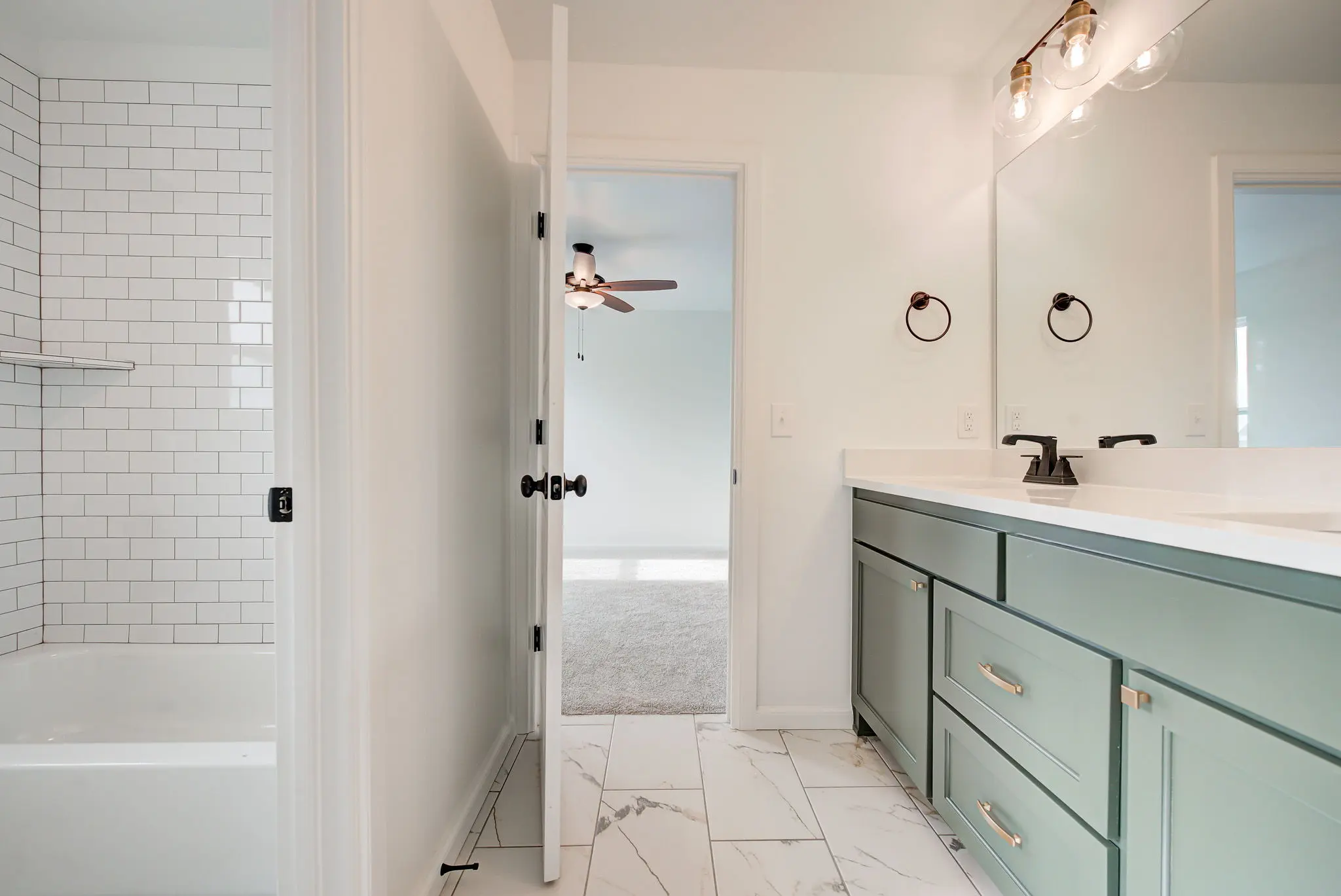 Windmill Point II - Interior Photo 38