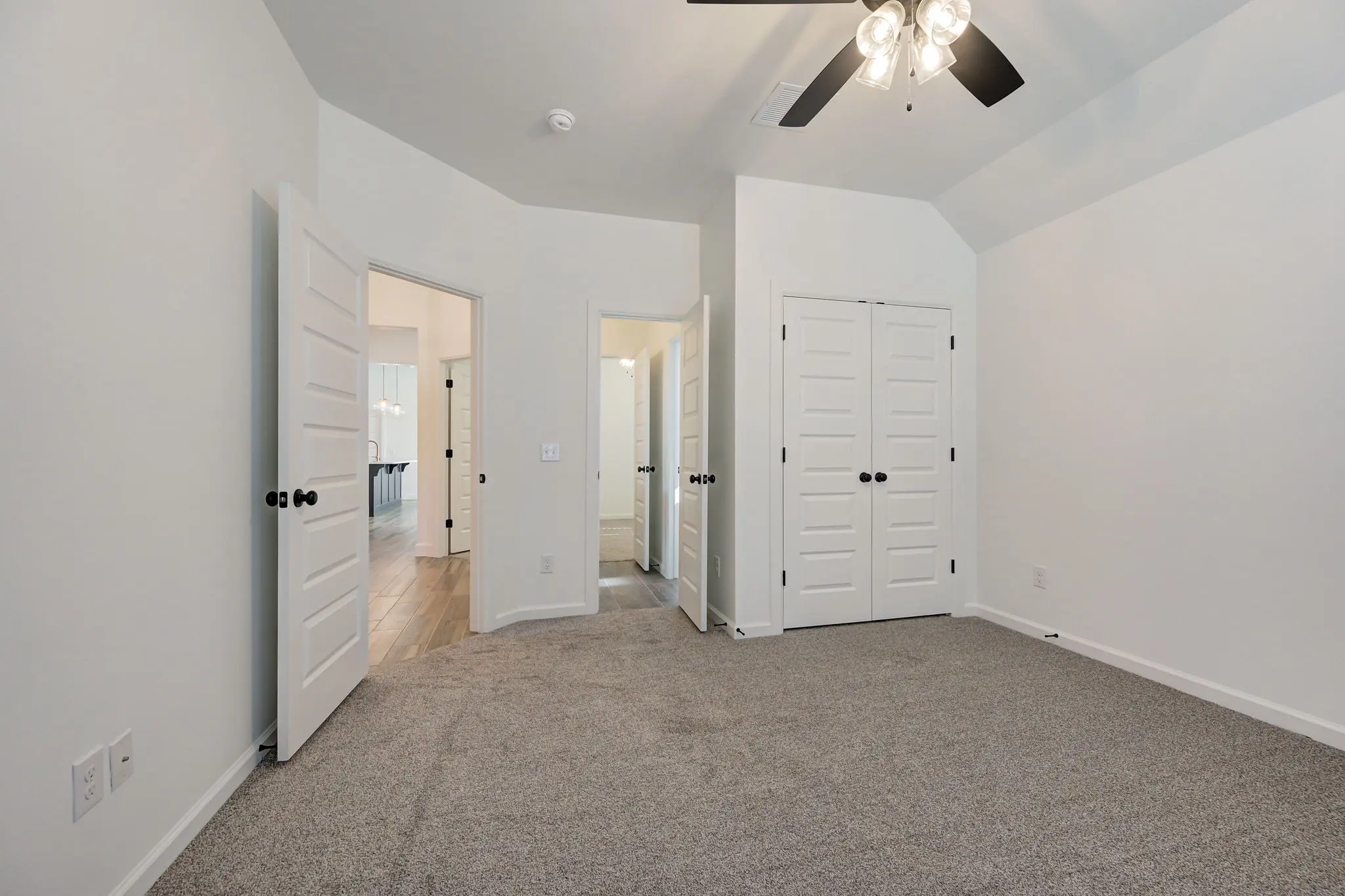 Boston - Interior Photo 35