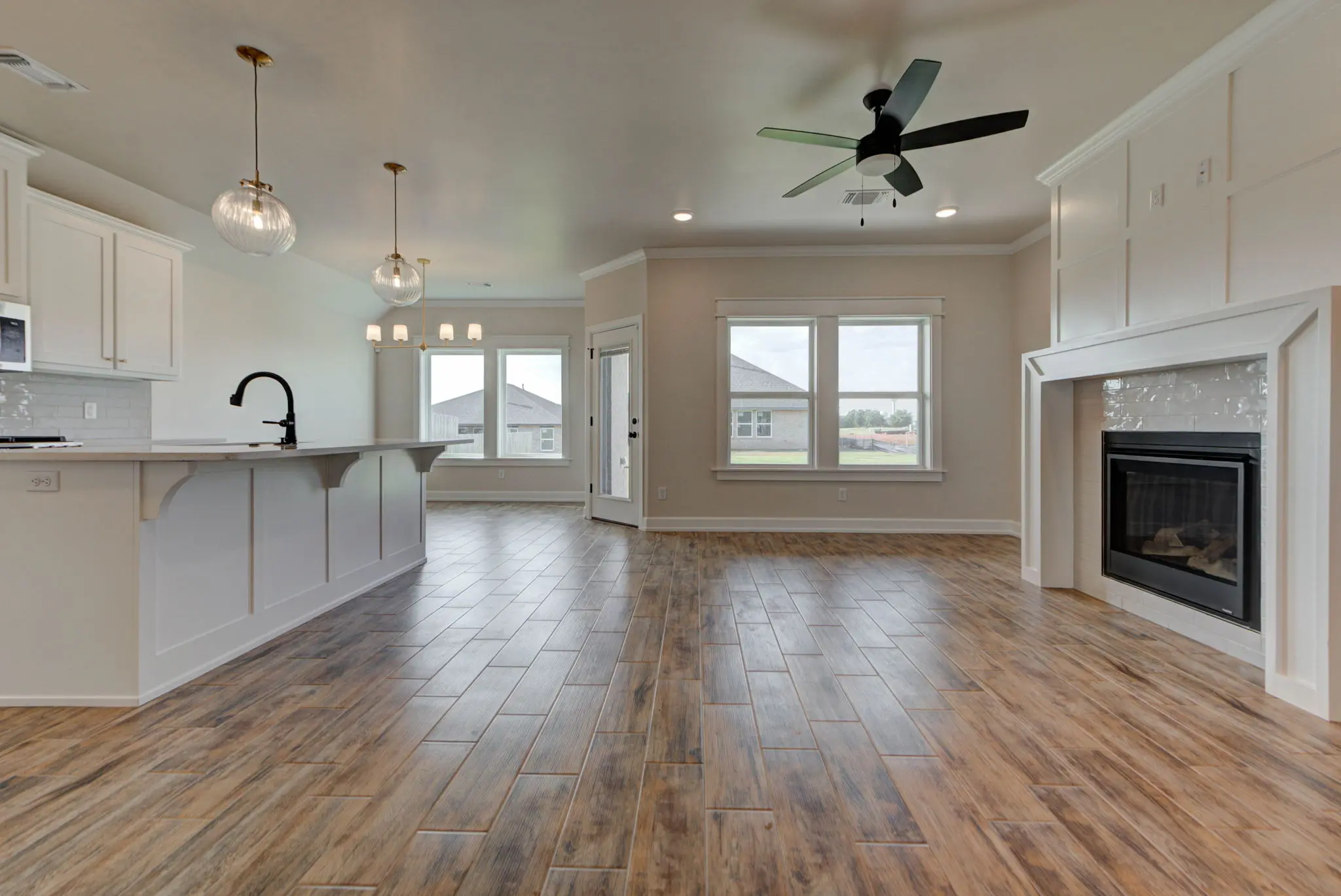 Plum Beach - Interior Photo 4