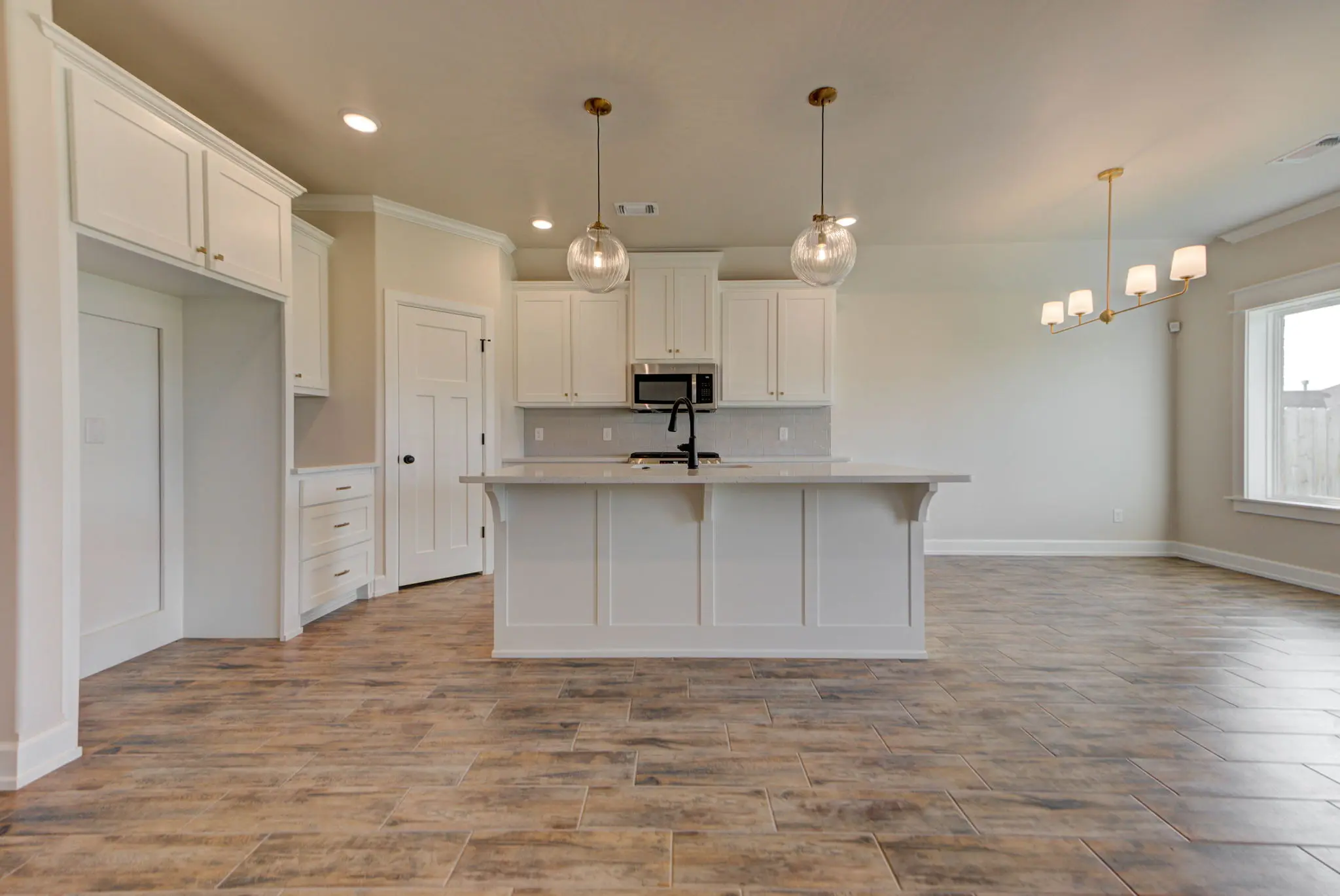 Plum Beach - Interior Photo 6