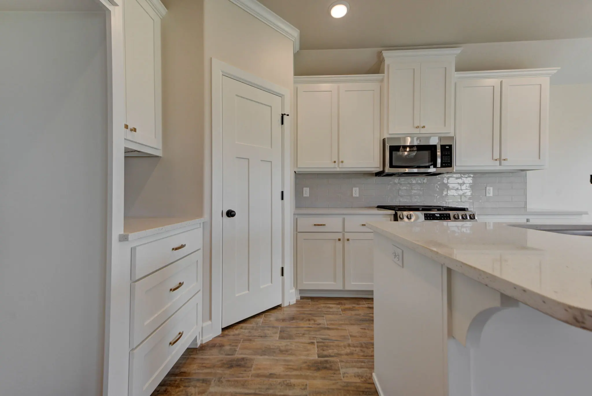 Plum Beach - Interior Photo 7