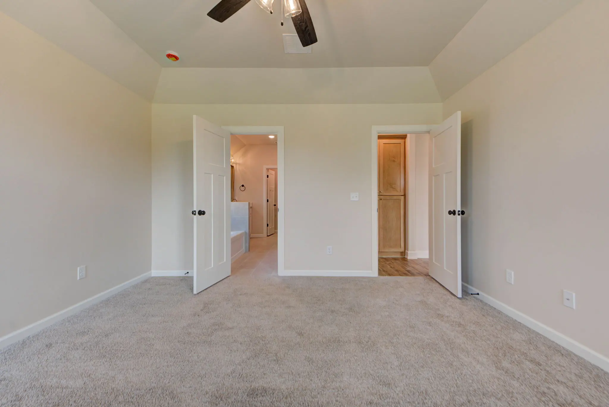 Plum Beach - Interior Photo 14