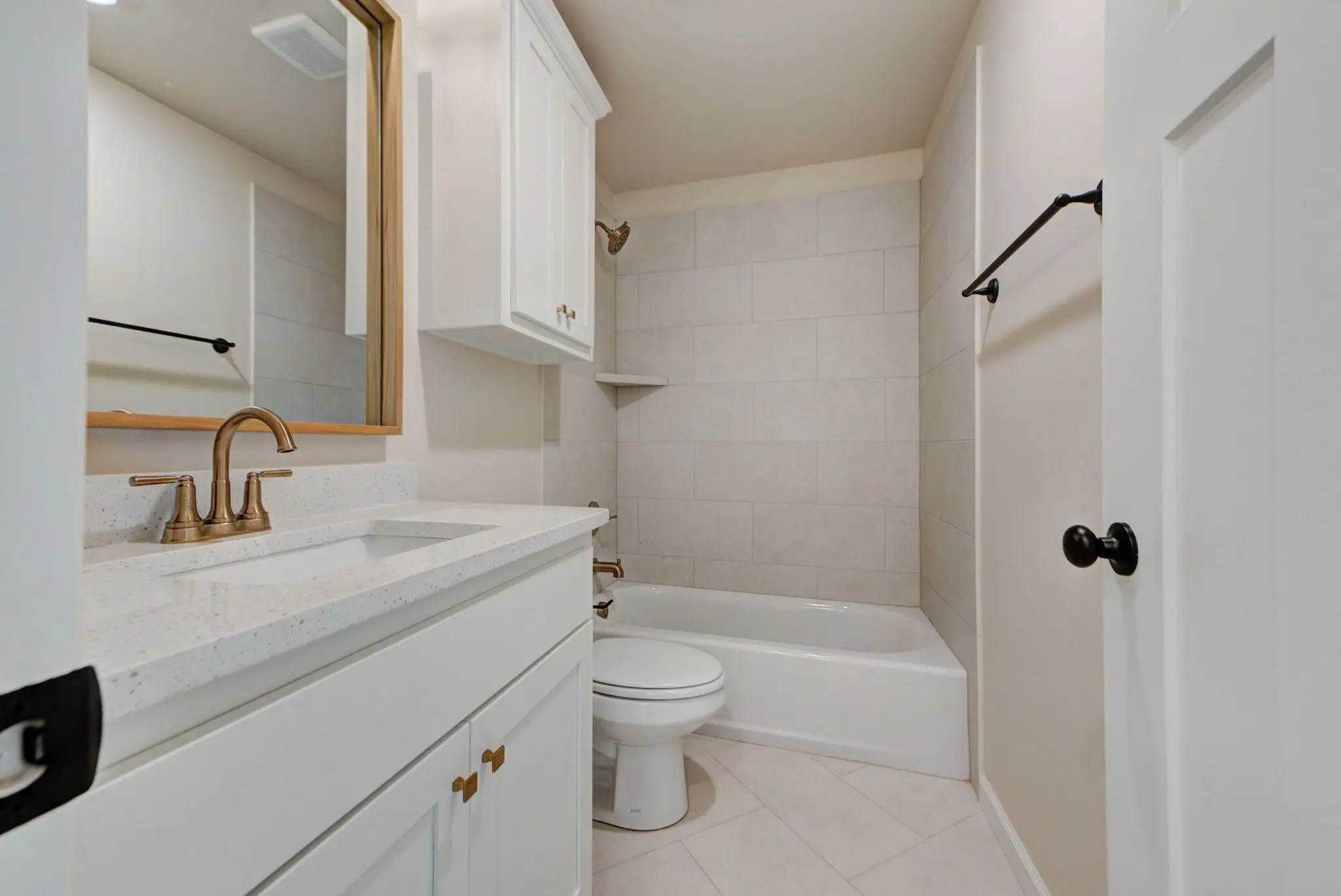 Plum Beach - Interior Photo 22