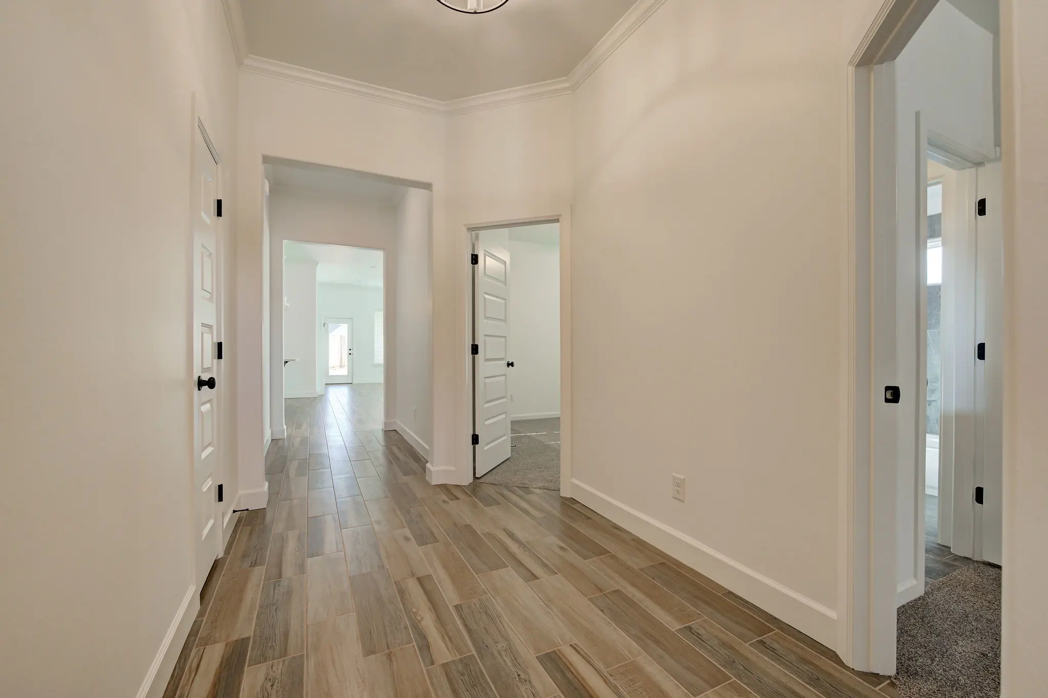 Boston - Interior Photo 4