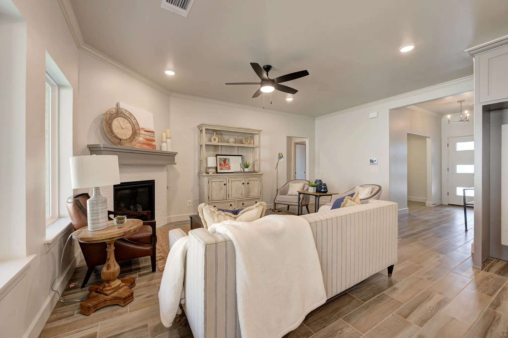 Rockland - Interior Photo 12