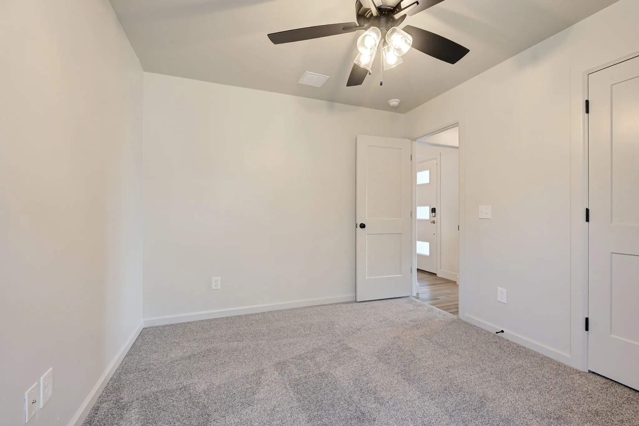 Rockland - Interior Photo 34