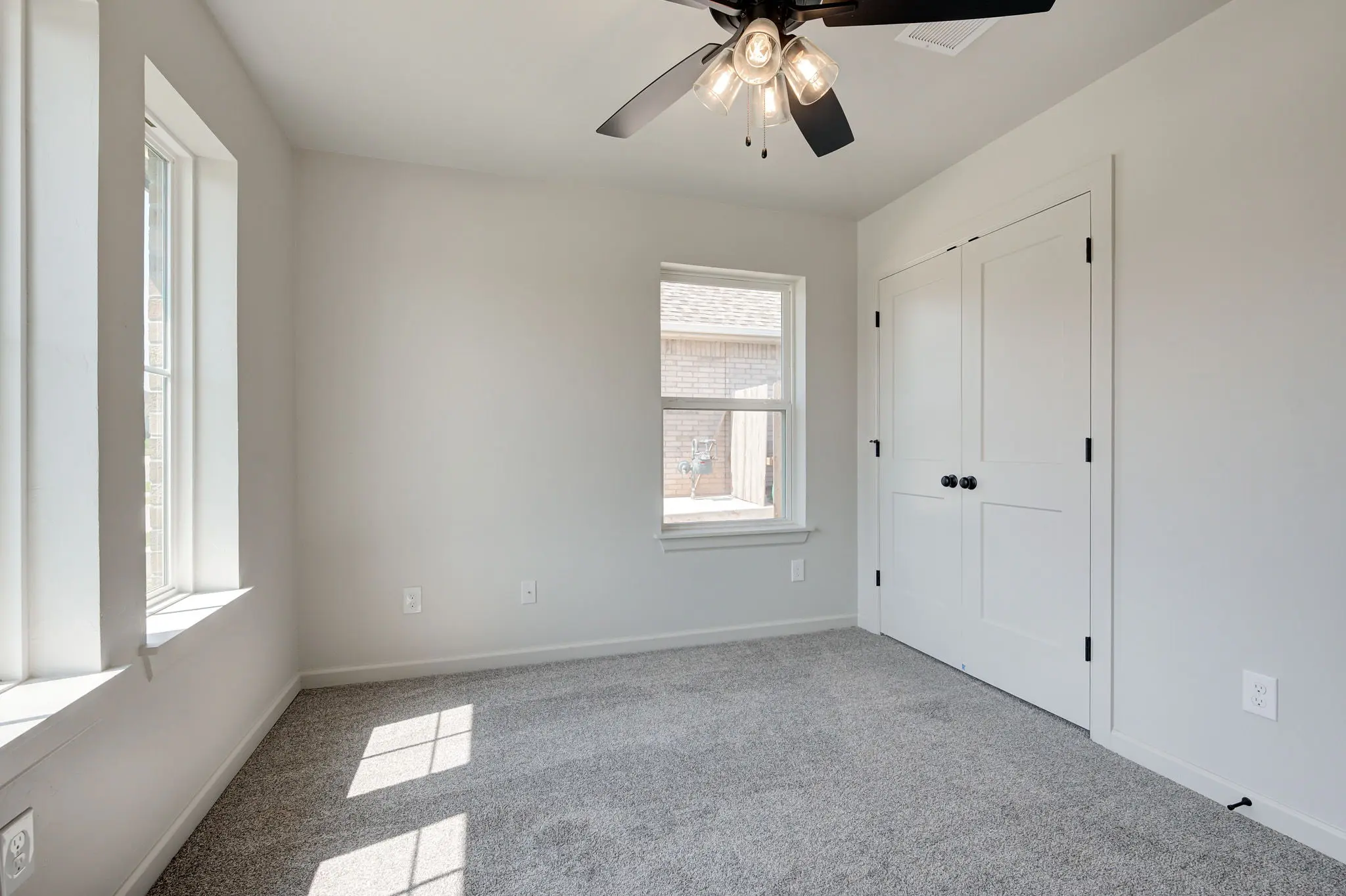 Rockland - Interior Photo 37