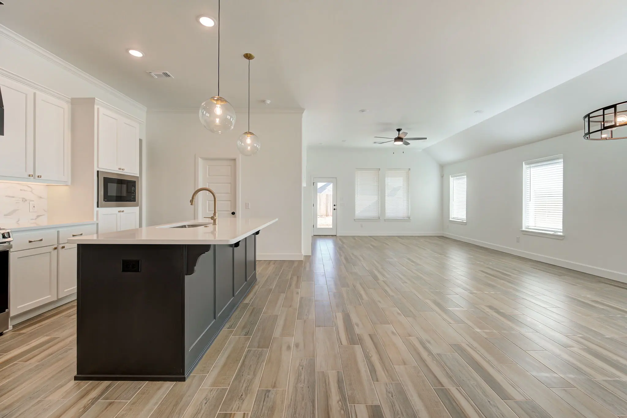 Boston - Interior Photo 5