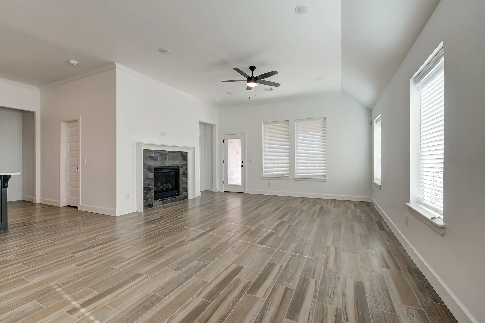 Boston - Interior Photo 6