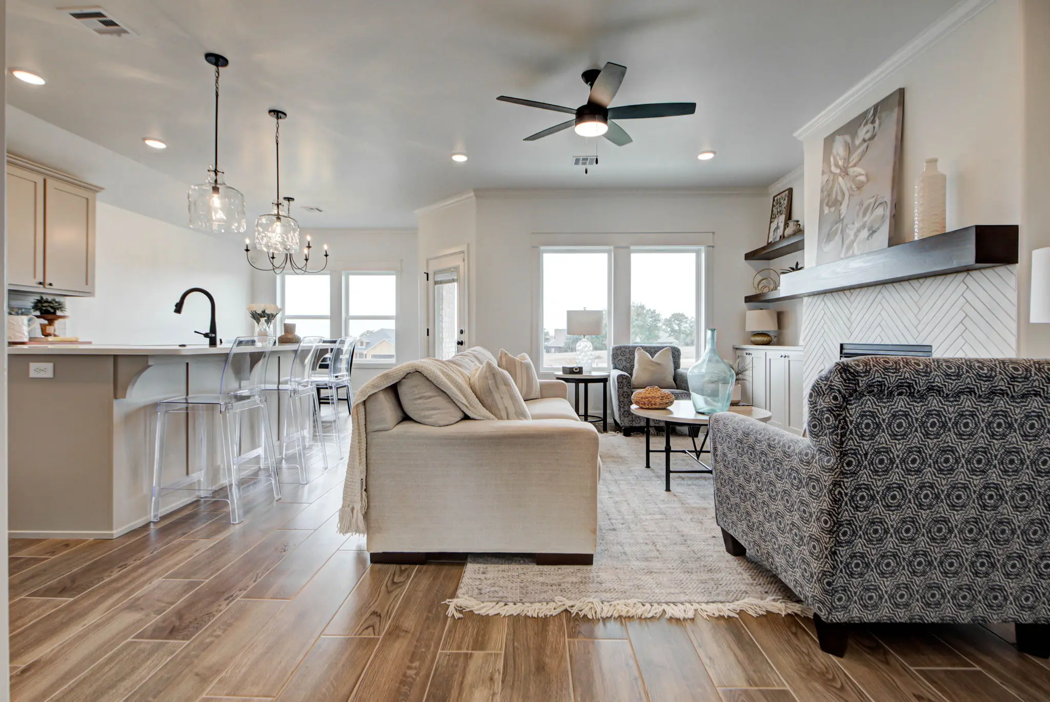 Plum Beach - Interior Photo 7