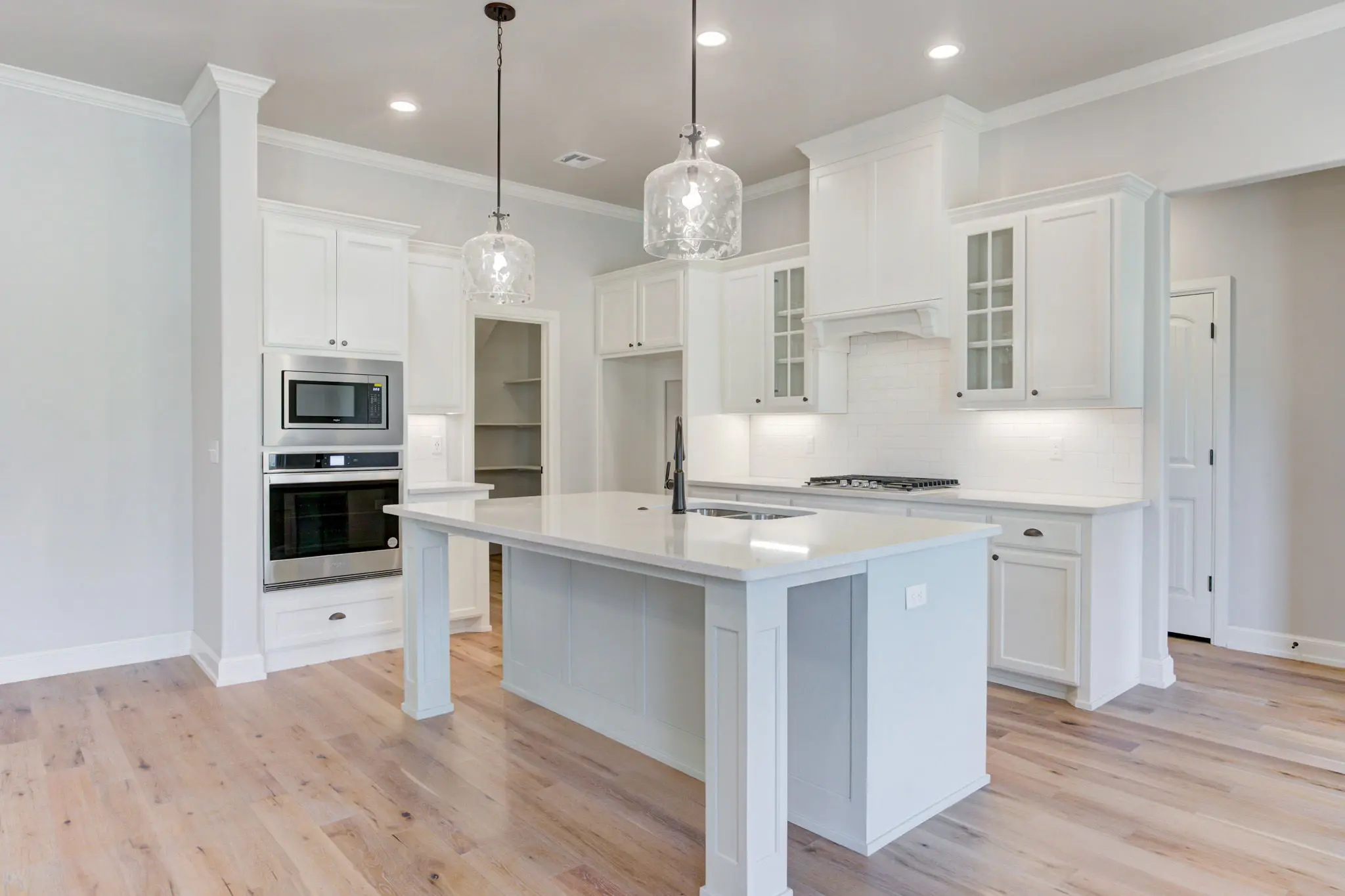 Chatham - Interior Photo 7