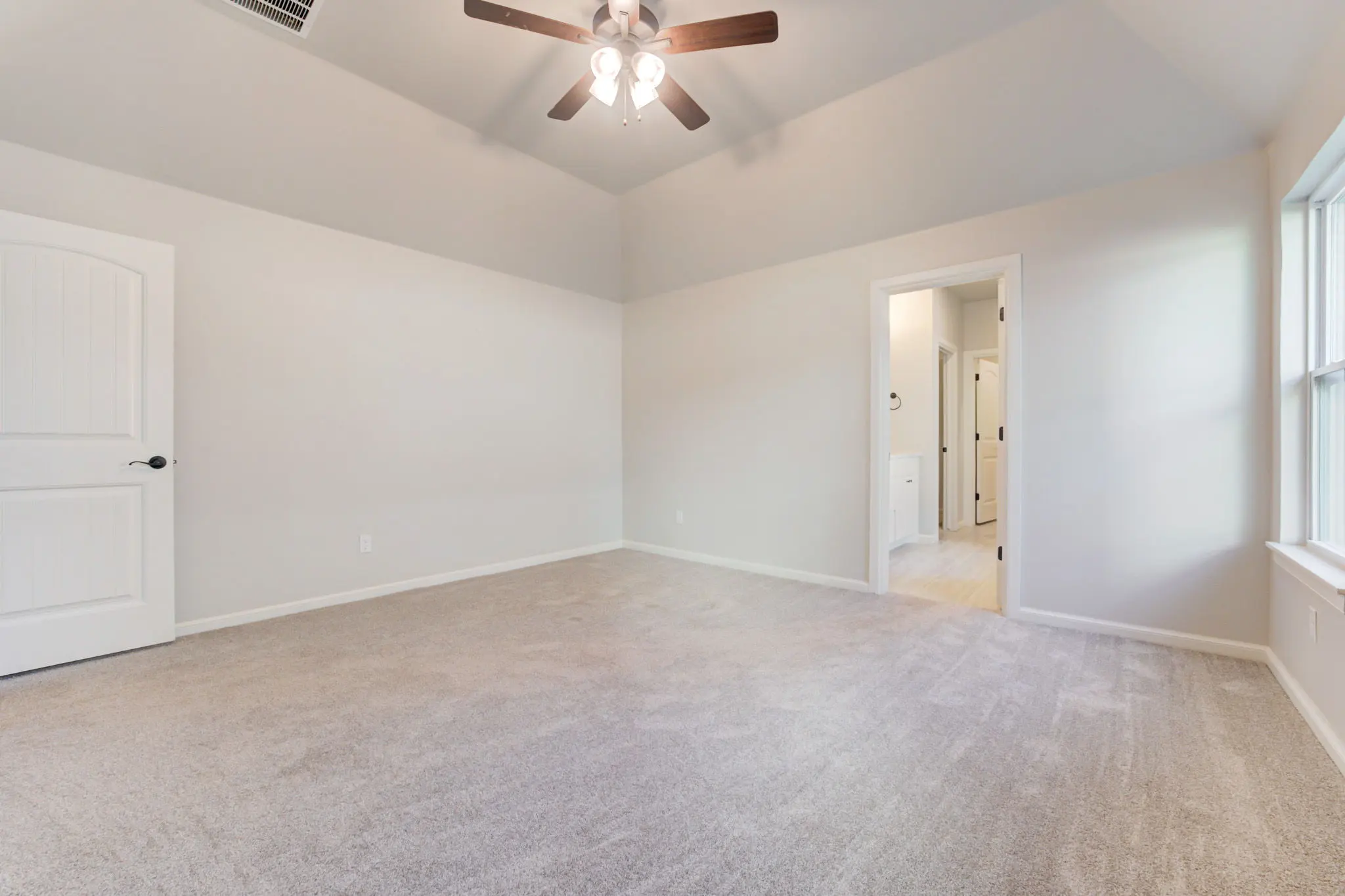 Chatham - Interior Photo 14