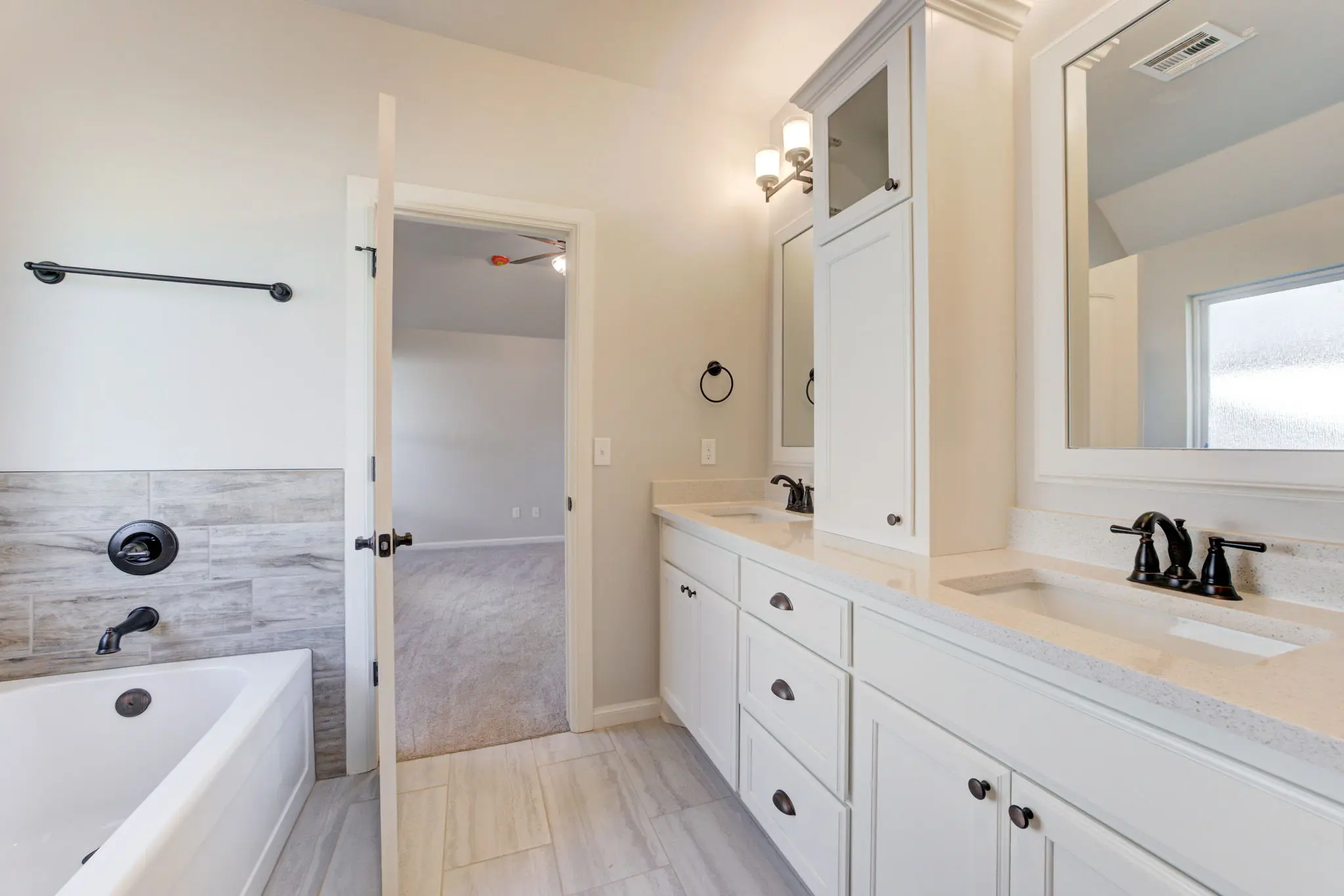 Chatham - Interior Photo 17