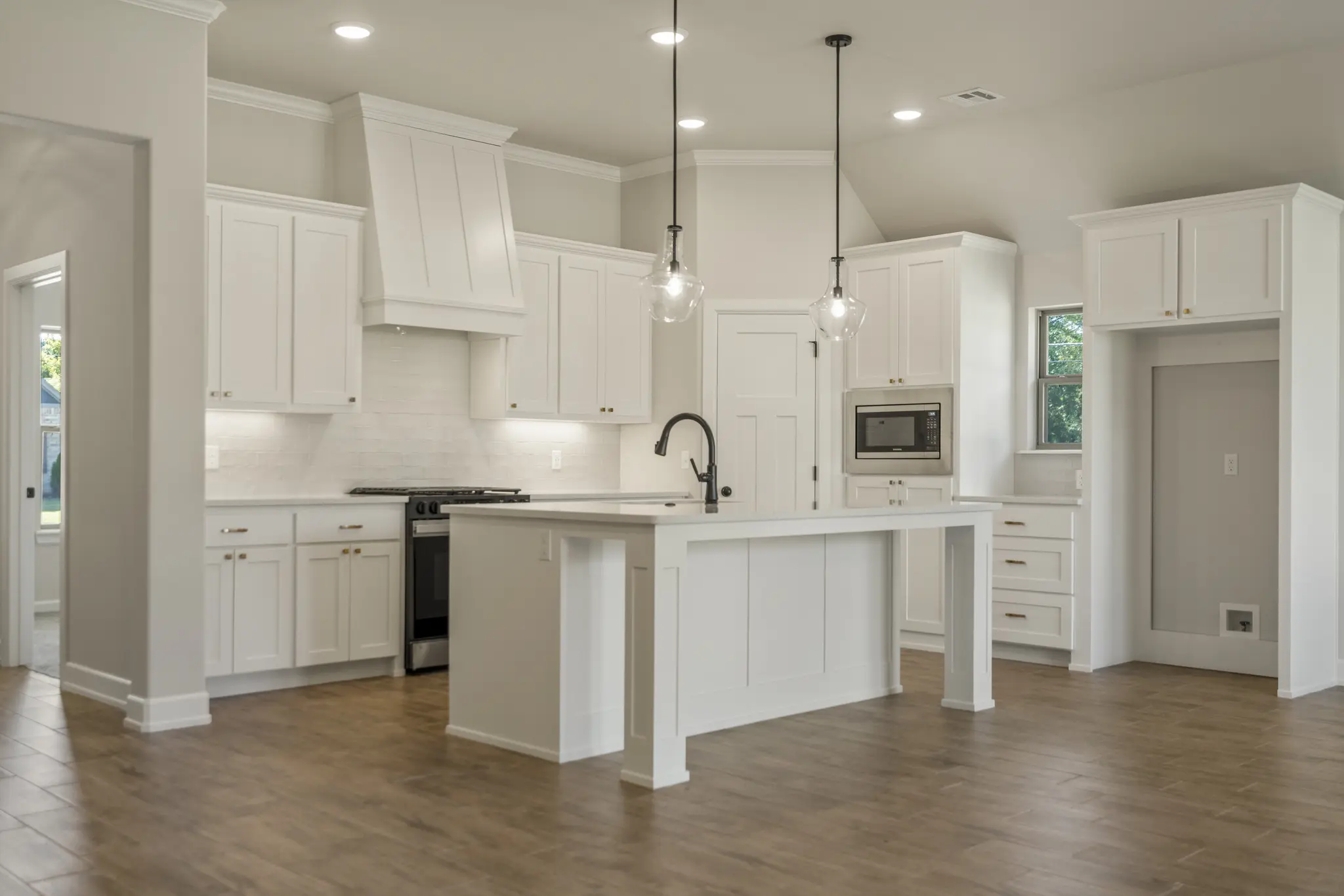 Example of Bellevue II floor plan - Features and Finishes may vary based on product availability