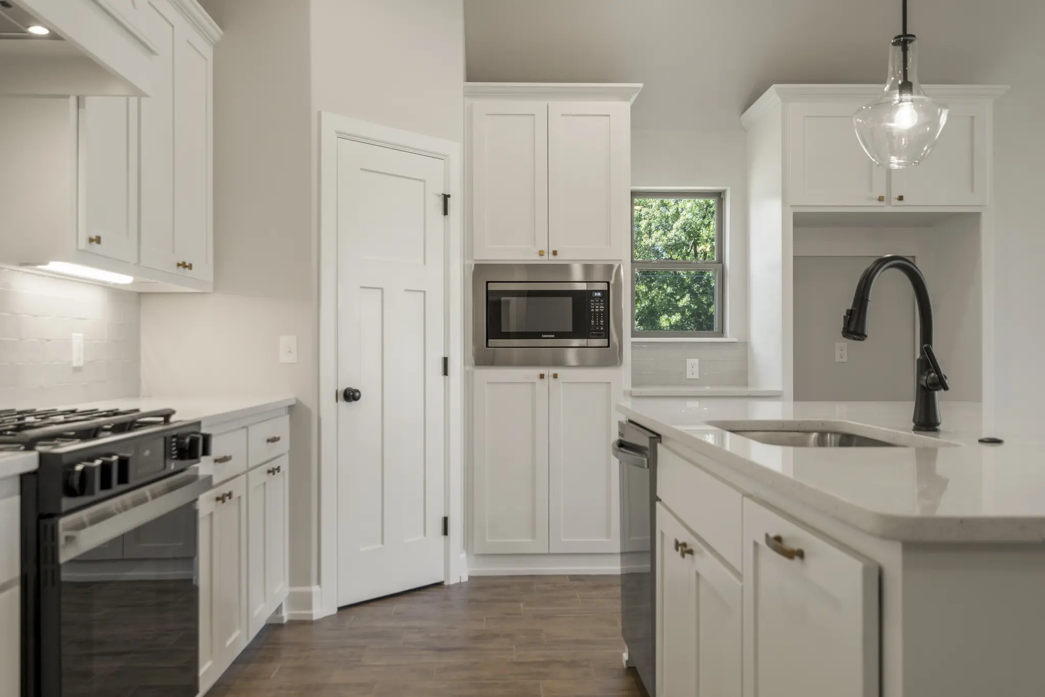 Example of Bellevue II floor plan - Features and Finishes may vary based on product availability