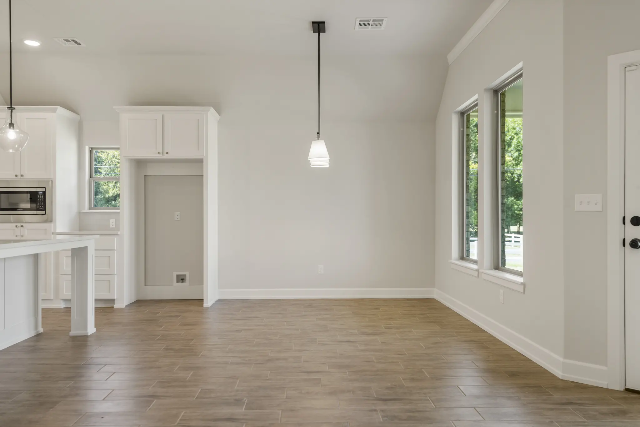 Example of Bellevue II floor plan - Features and Finishes may vary based on product availability