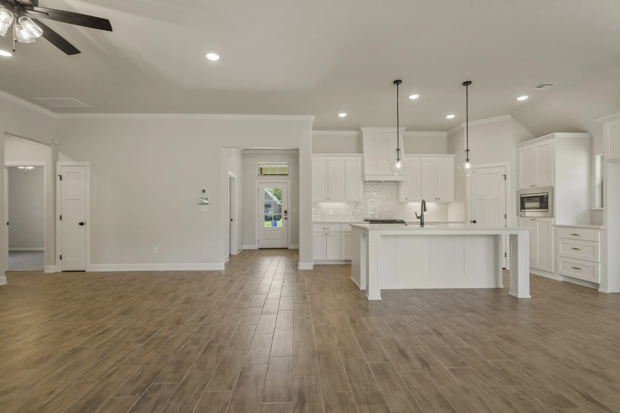 Example of Bellevue II floor plan - Features and Finishes may vary based on product availability