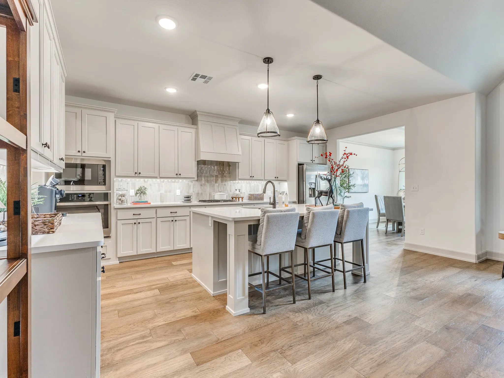 Example of Staged Charleston floor plan - Features and Finishes may vary based on product availability