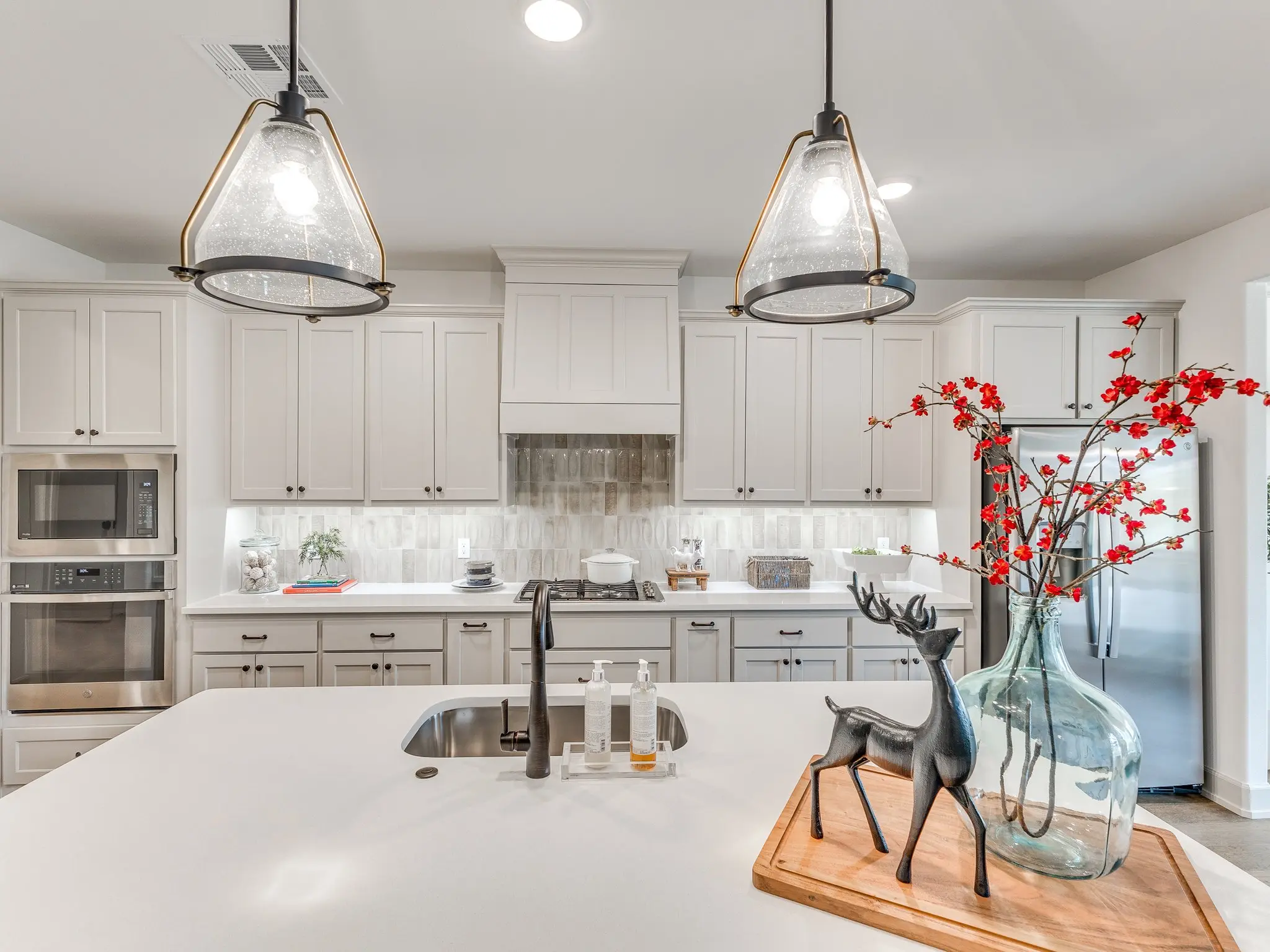 Example of Staged Charleston floor plan - Features and Finishes may vary based on product availability