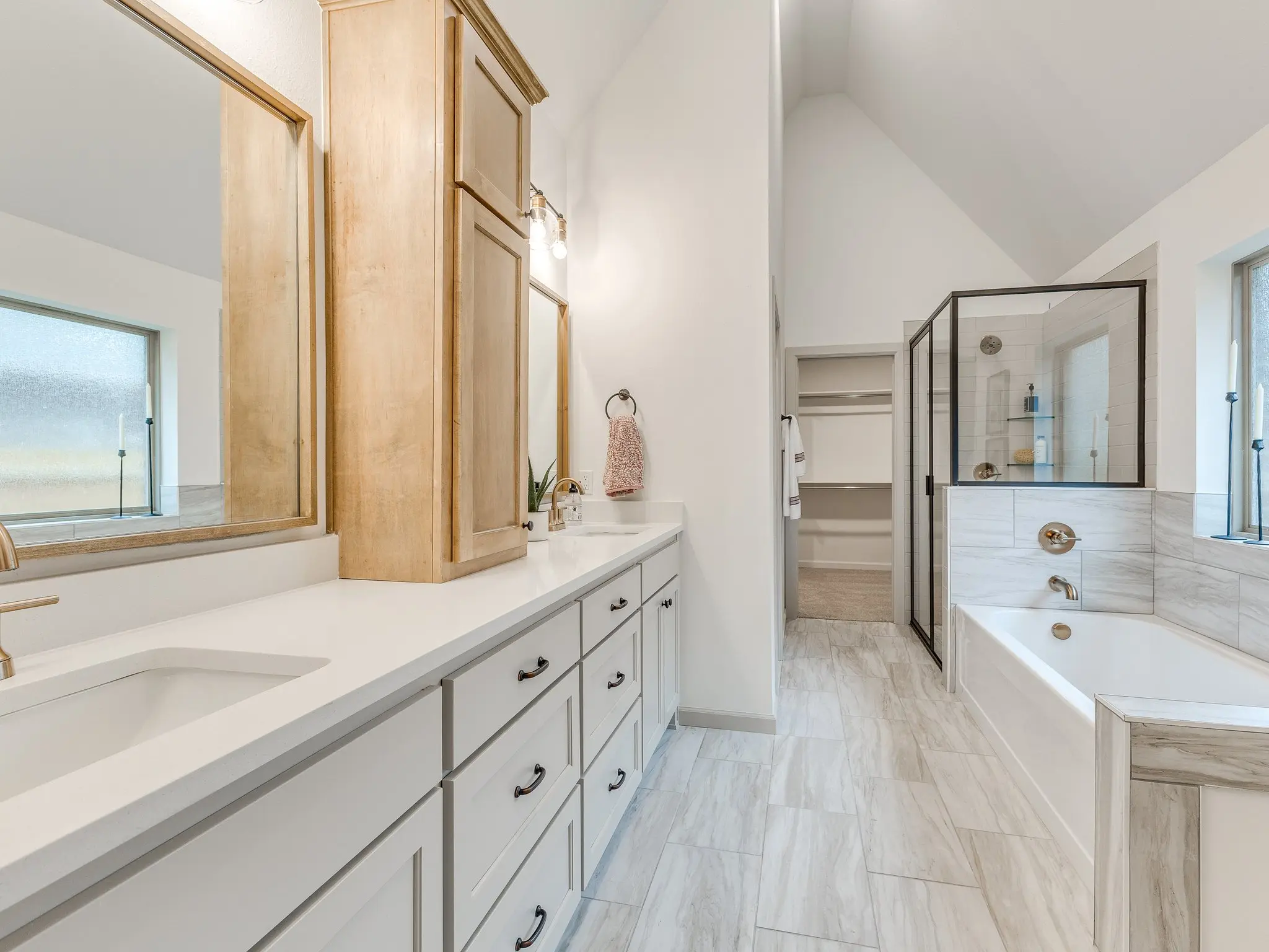 Example of Staged Charleston floor plan - Features and Finishes may vary based on product availability