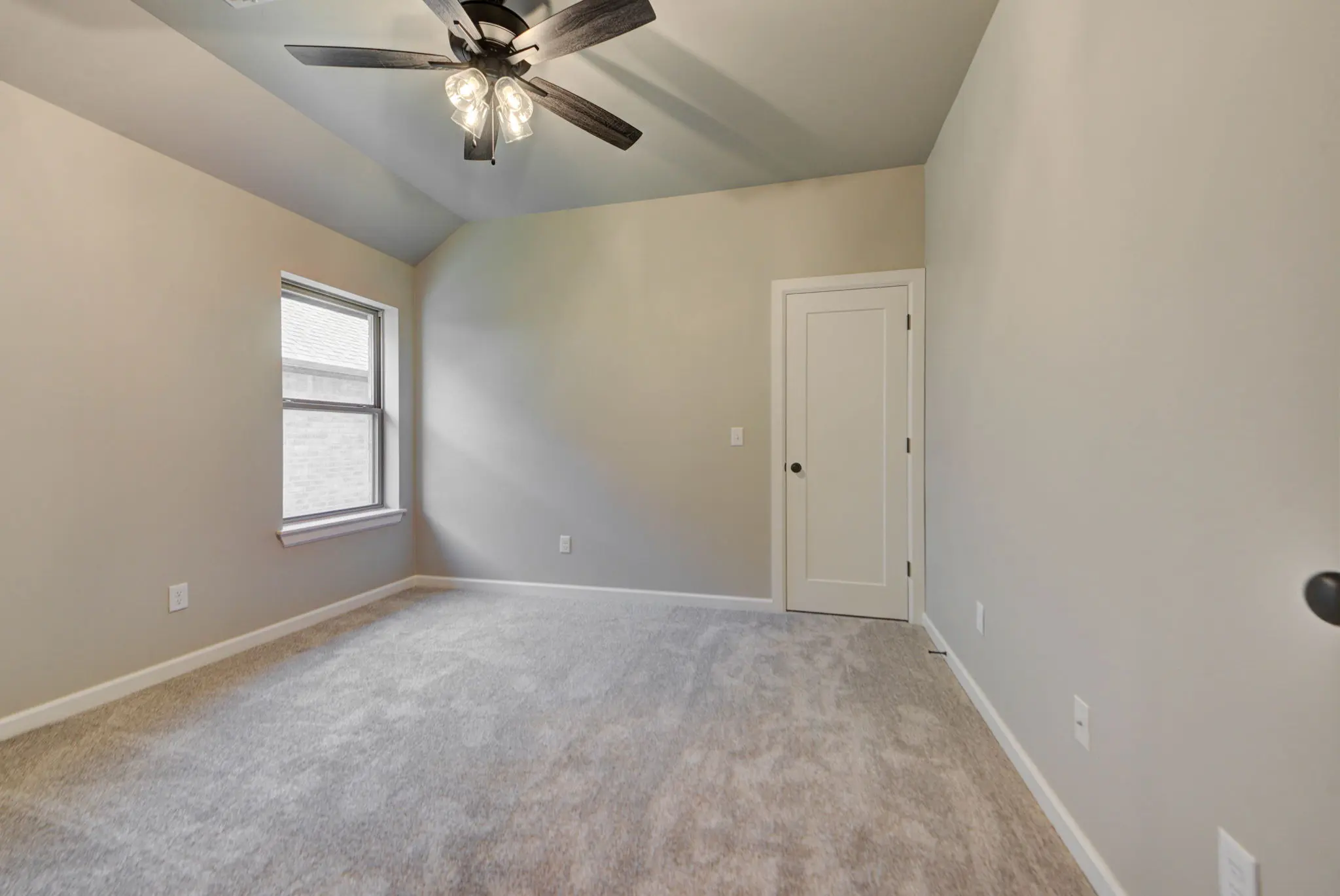 Derby - Interior Photo 17