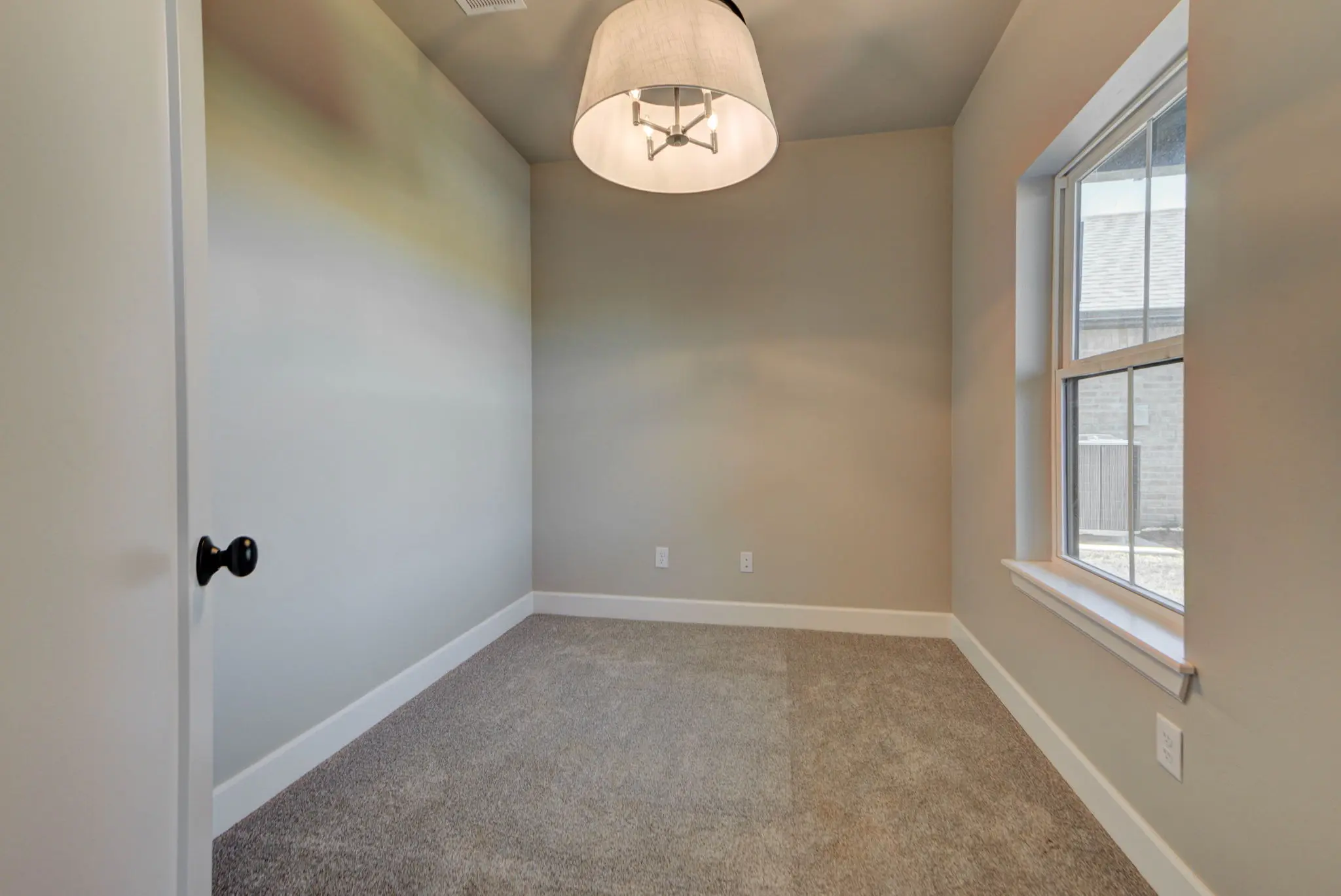 Derby - Interior Photo 4