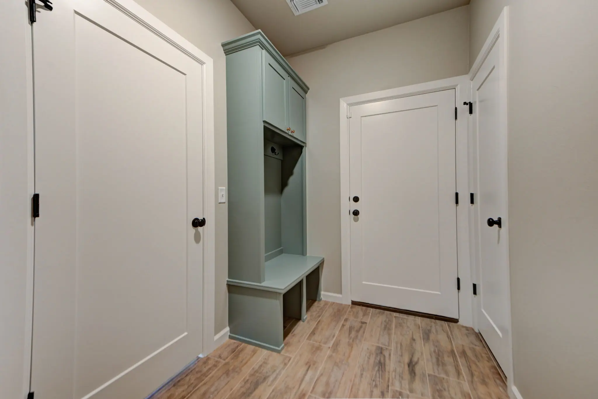 Derby - Interior Photo 19