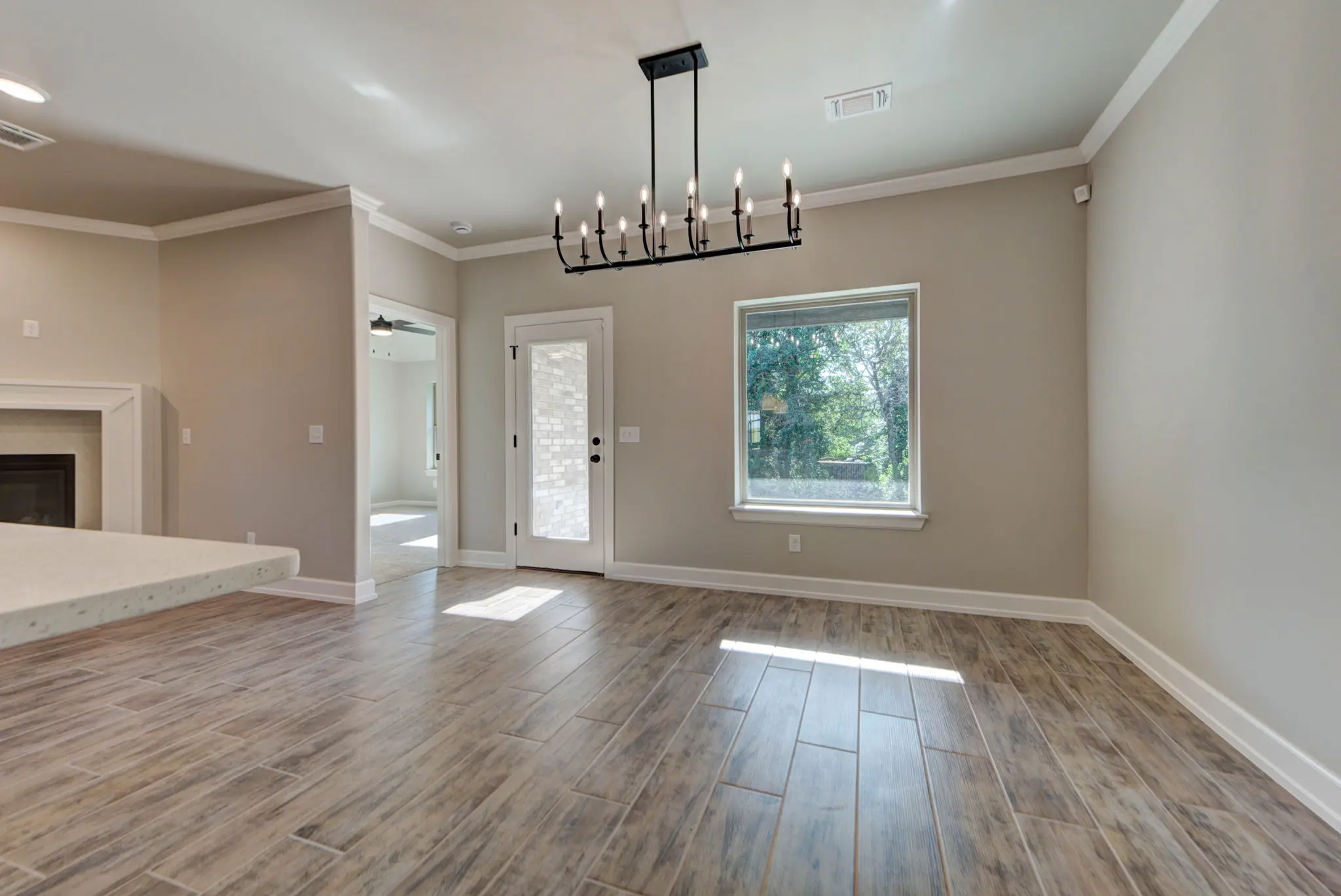 Derby - Interior Photo 9