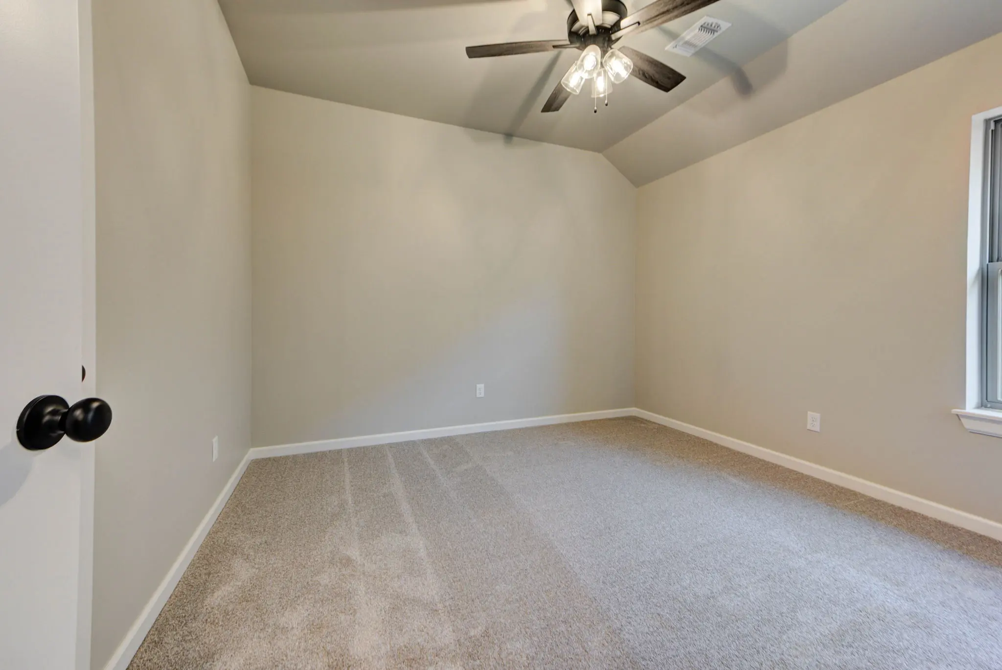 Derby - Interior Photo 15