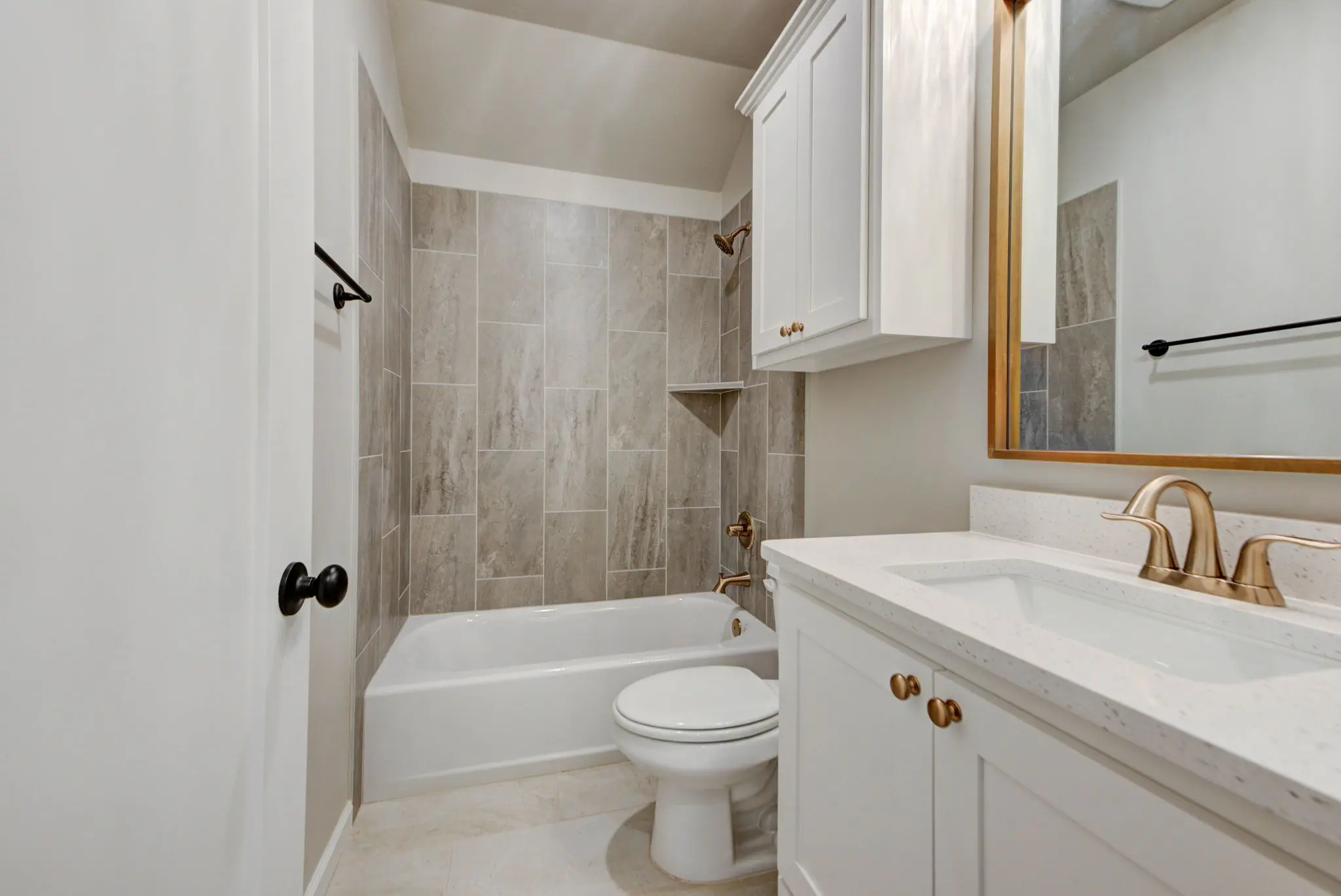 Derby - Interior Photo 16