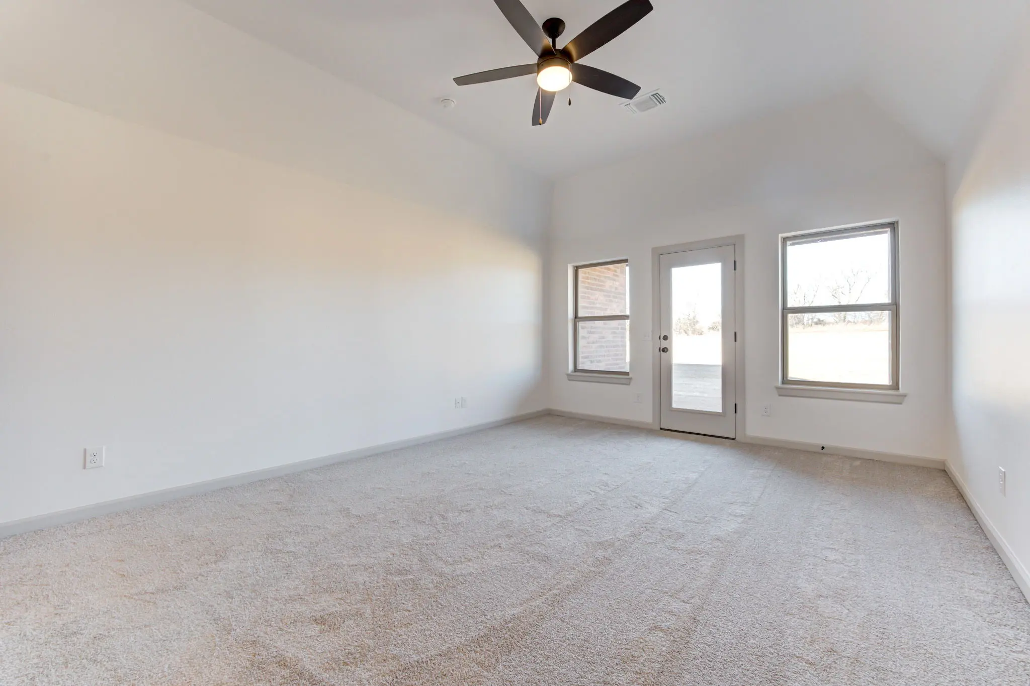 Charleston - Interior Photo 17