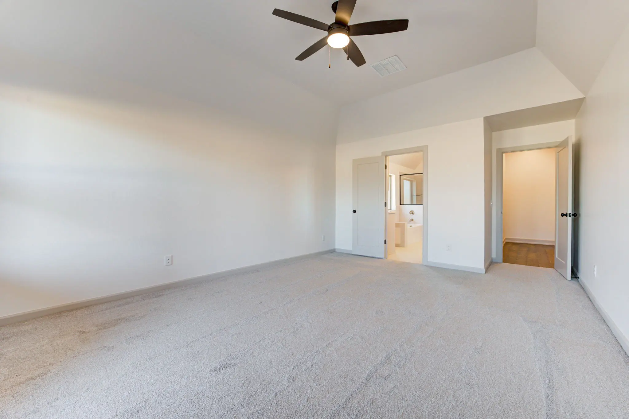 Charleston - Interior Photo 18